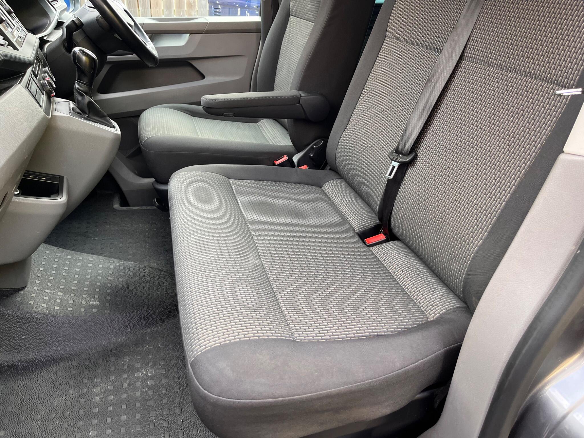 Volkswagen Transporter view 28