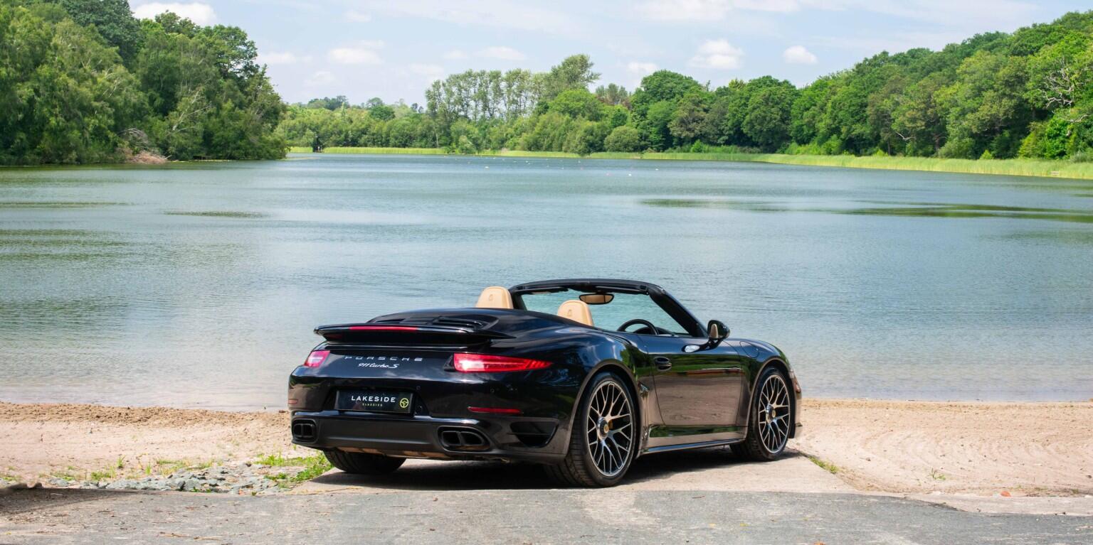 Porsche 911 view 6