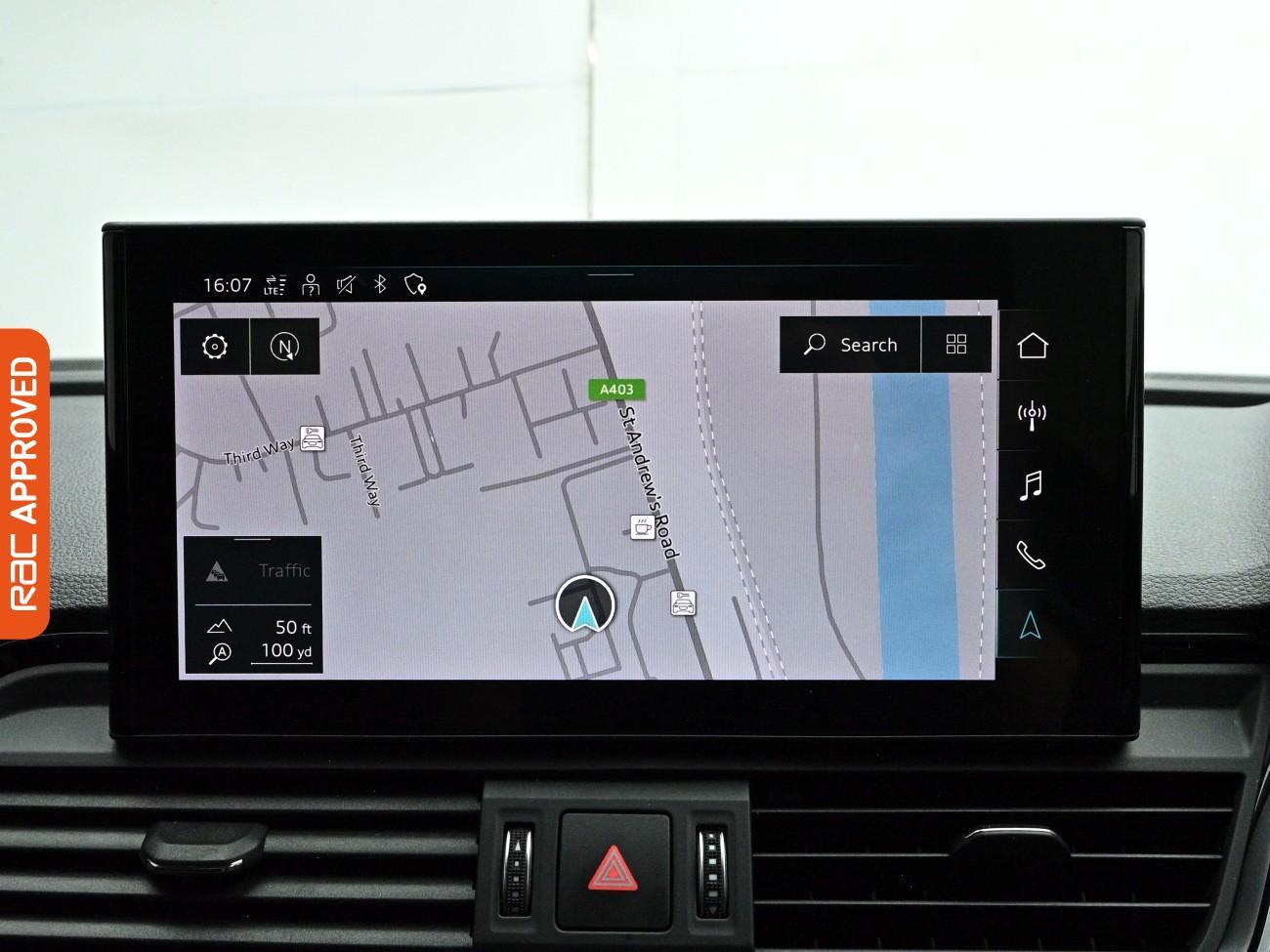 Audi Q5 view 16