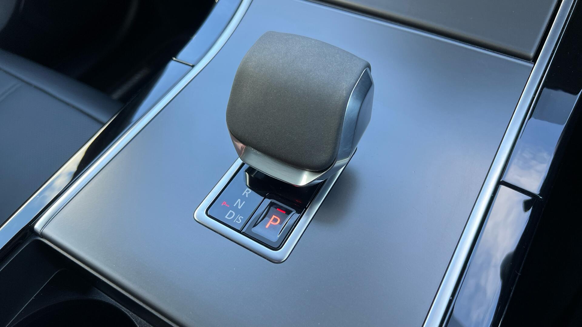 Land Rover Range Rover Velar view 15