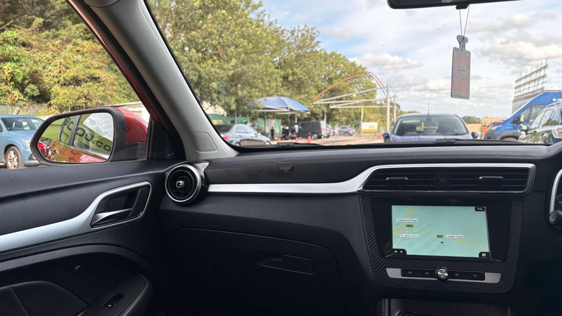 MG ZS view 34