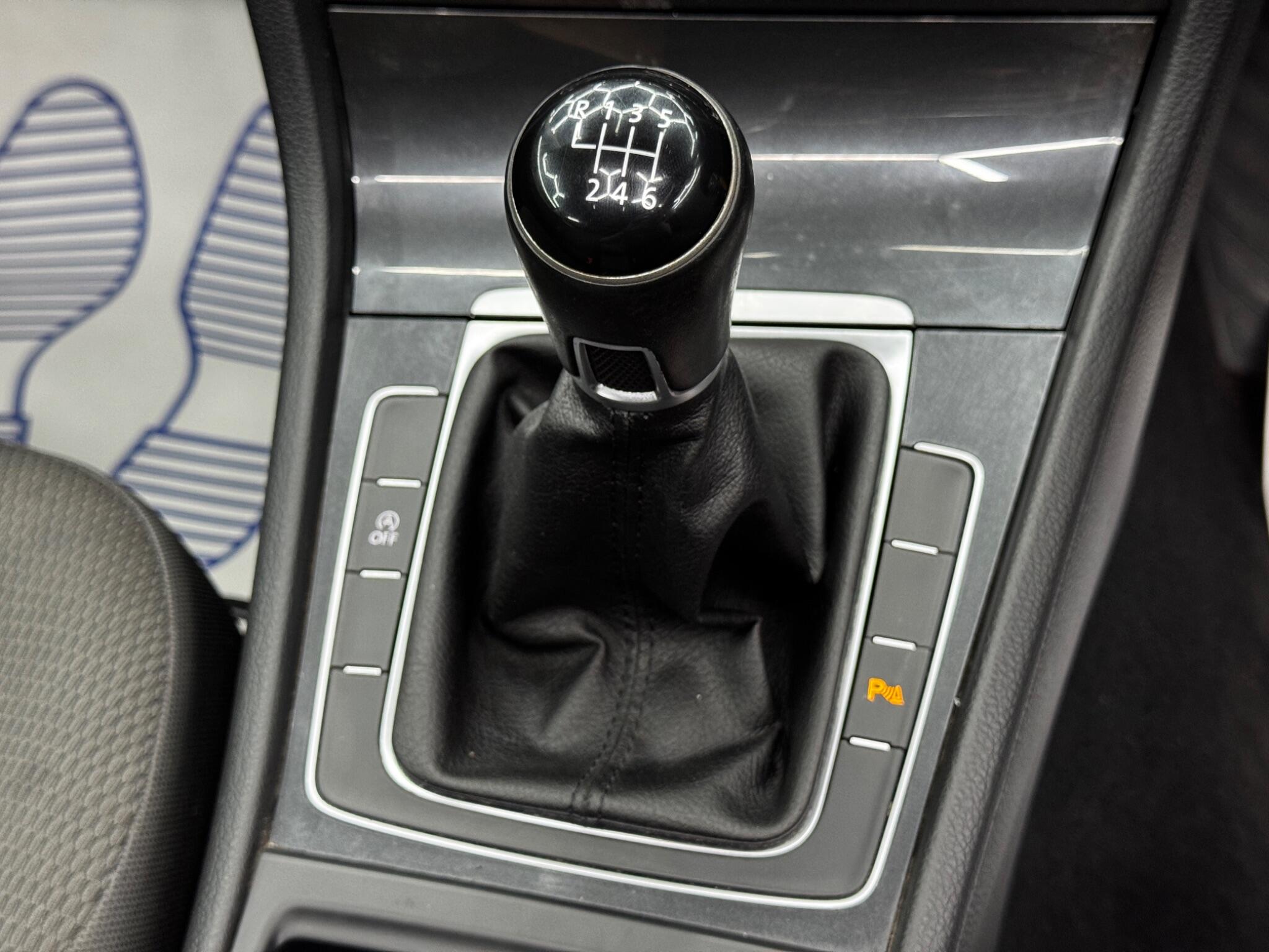 Volkswagen Golf view 24