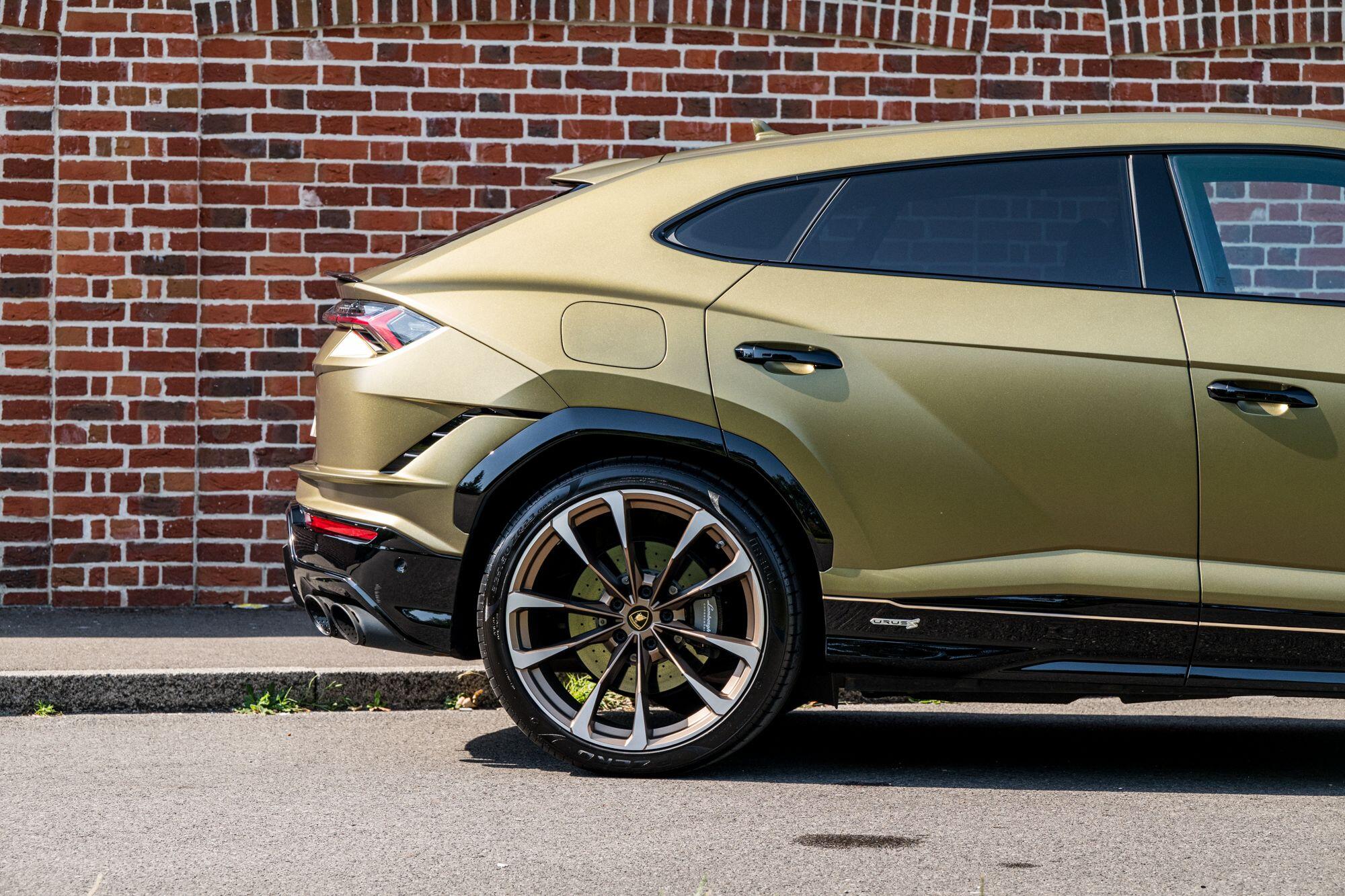 Lamborghini Urus view 19
