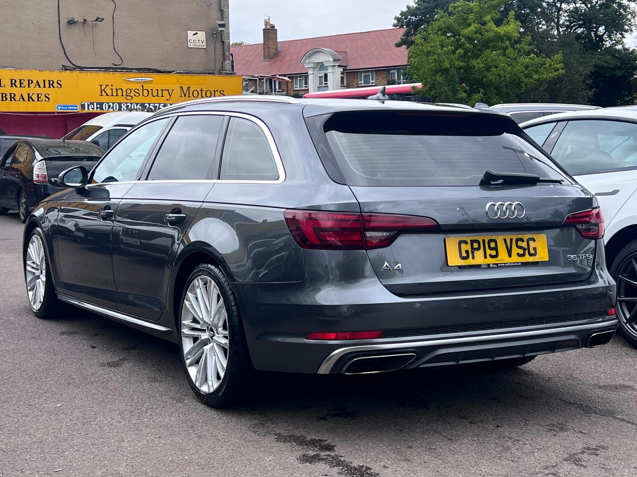Audi A4 Avant view 9