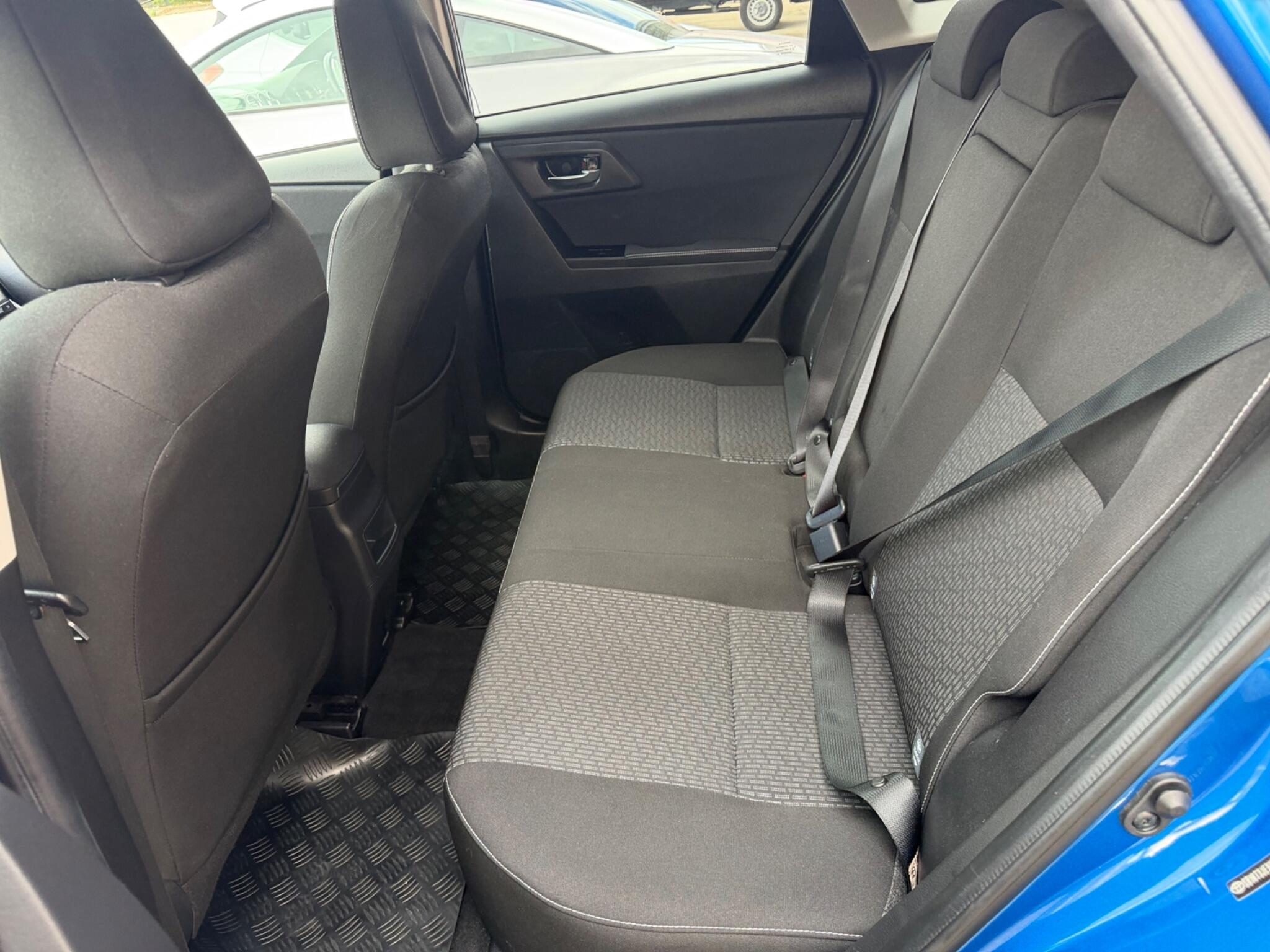 Toyota Auris view 76