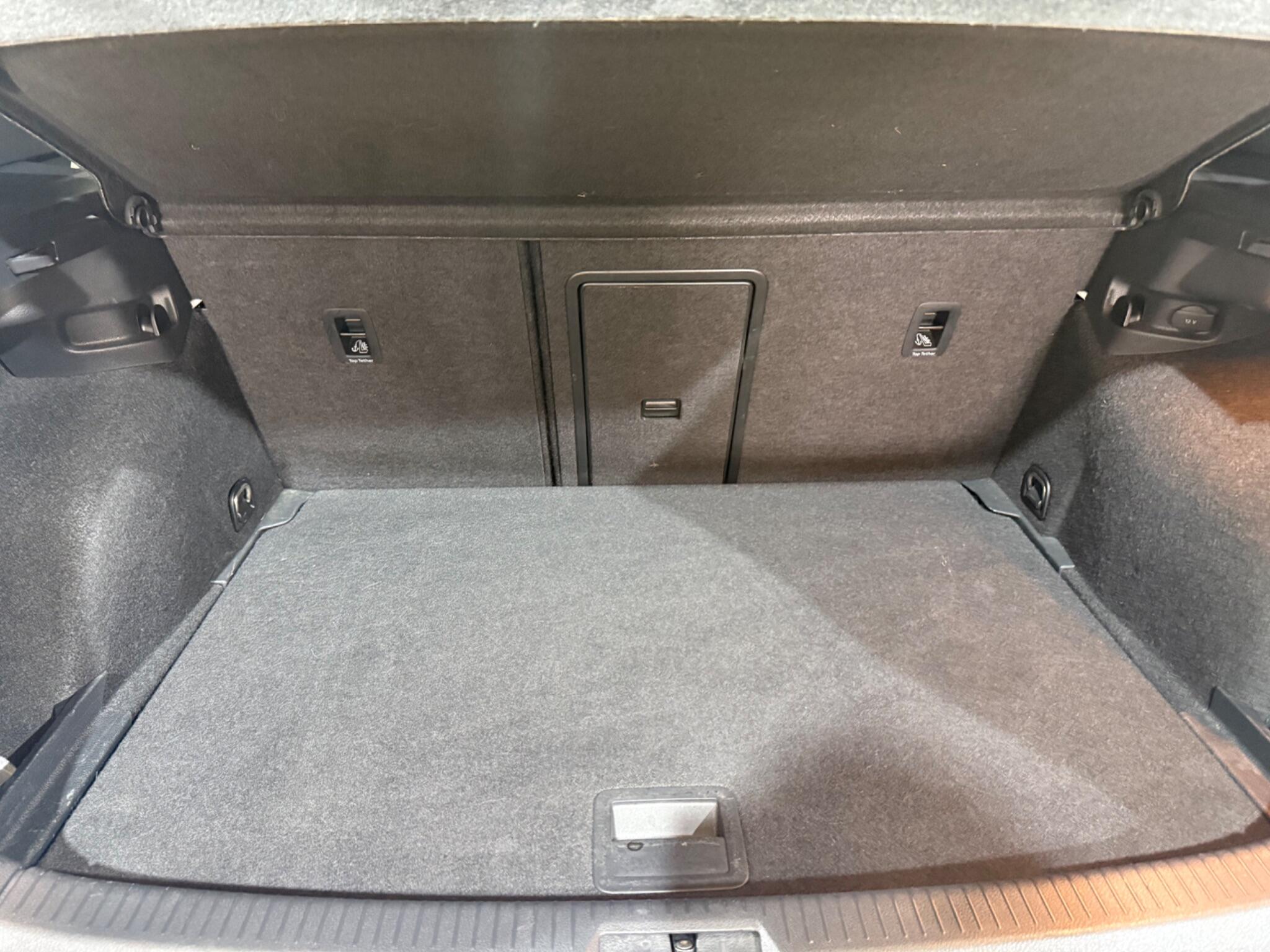 Volkswagen Golf view 53