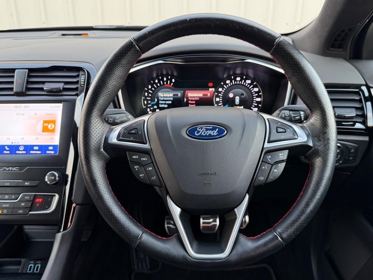 Ford Mondeo view 42