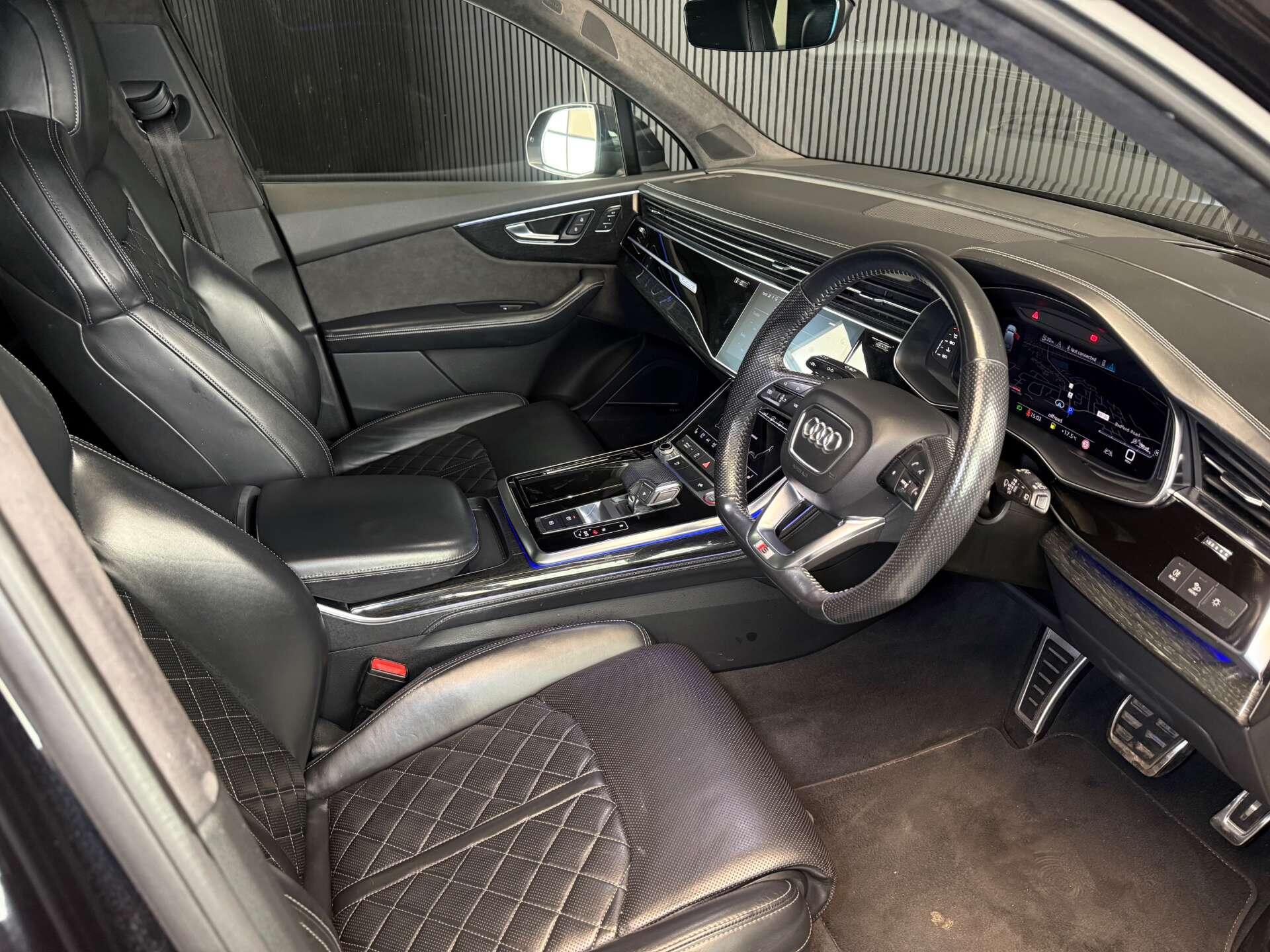 Audi SQ7 view 26