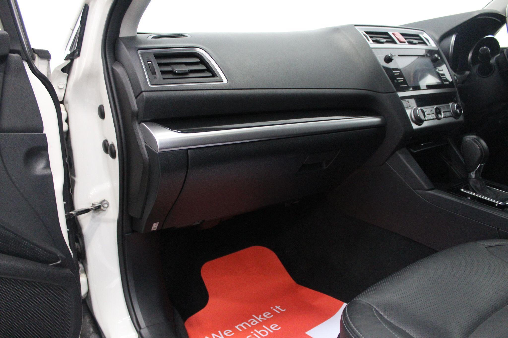 Subaru Outback view 34