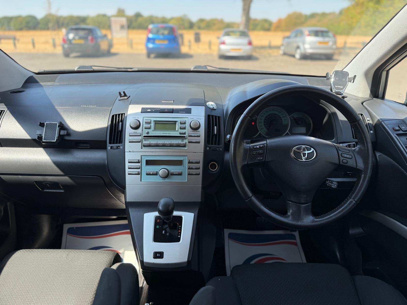 Toyota Corolla Verso view 19