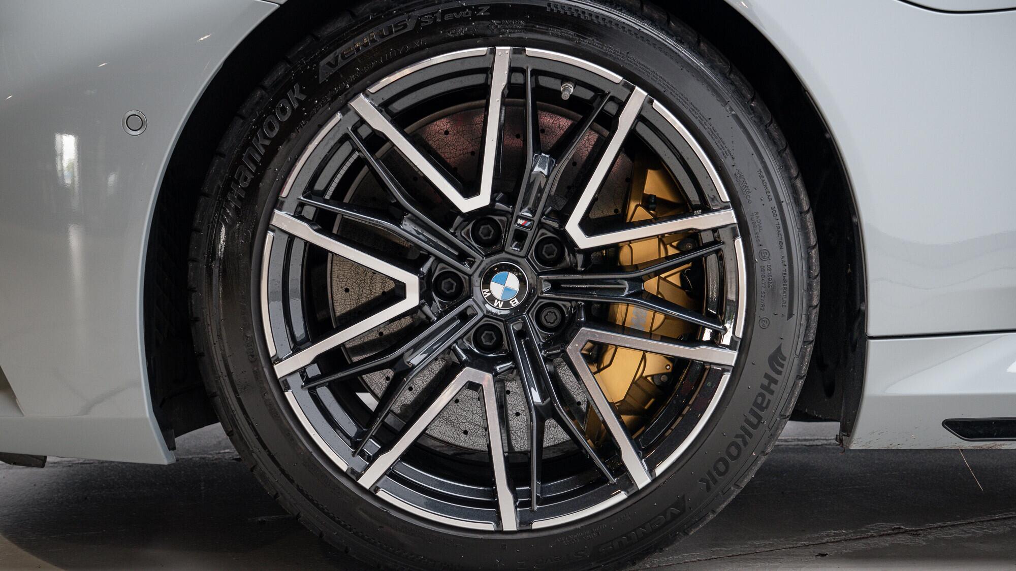 BMW M5 view 9