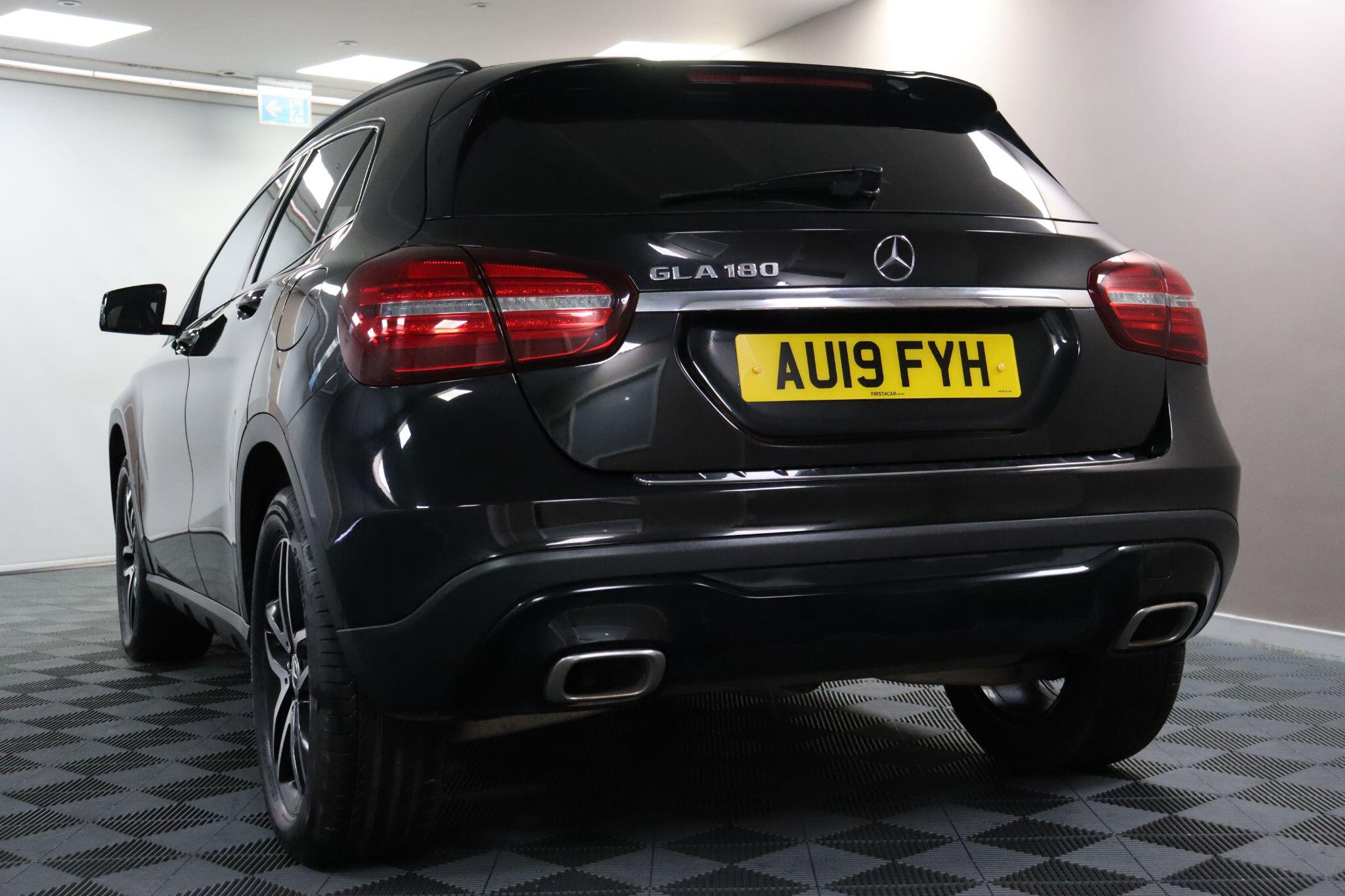 Mercedes-Benz Gla view 29