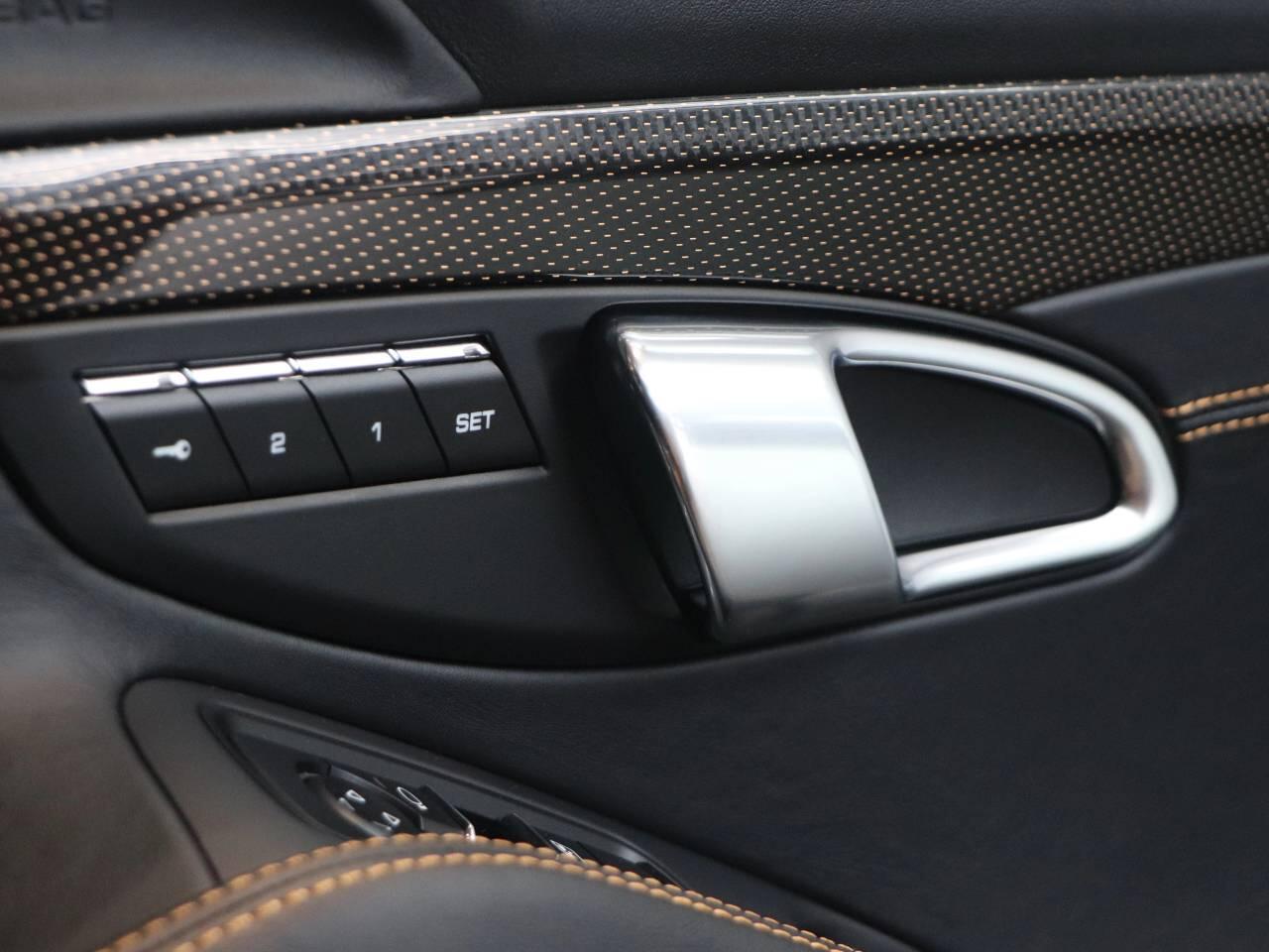 Porsche 911 view 20