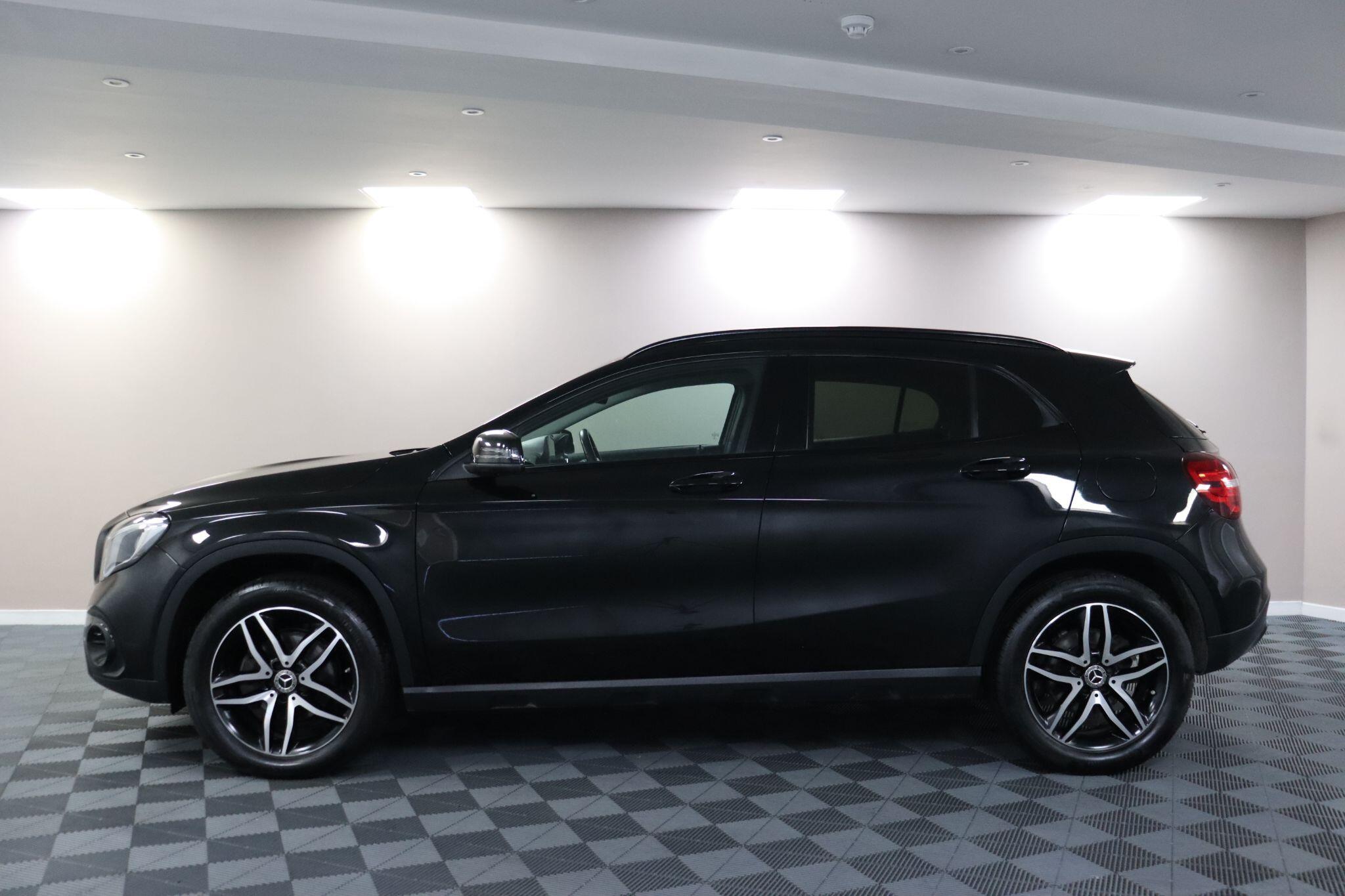 Mercedes-Benz Gla view 18