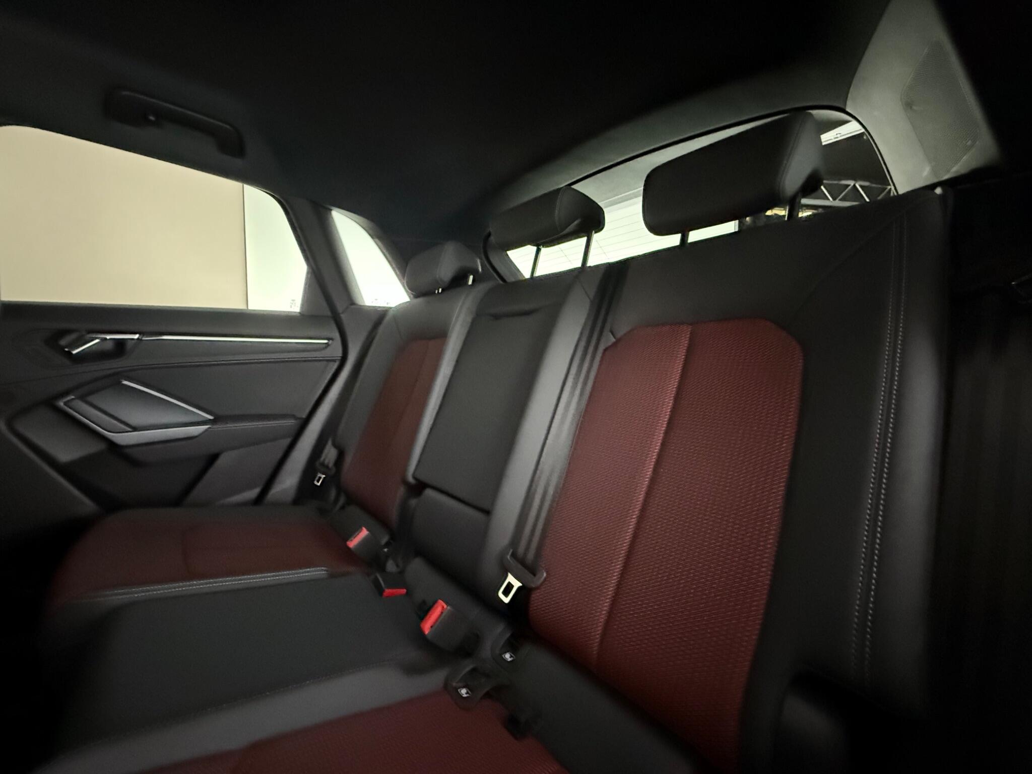 Audi Q3 view 32