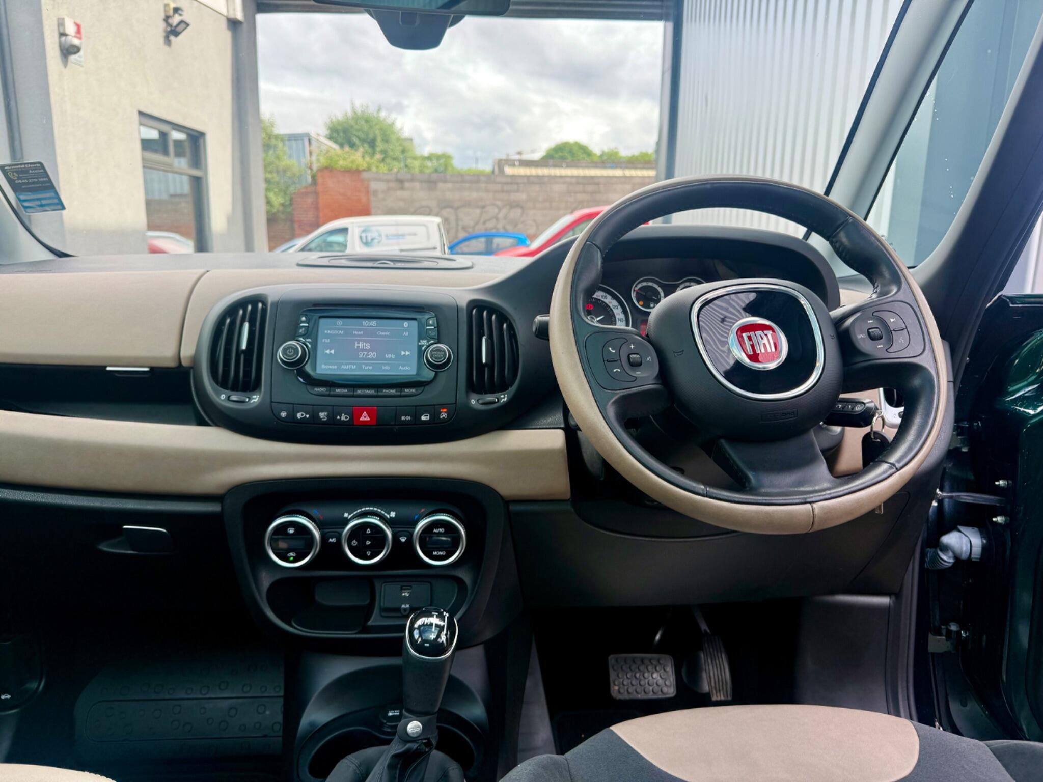 Fiat 500L view 9
