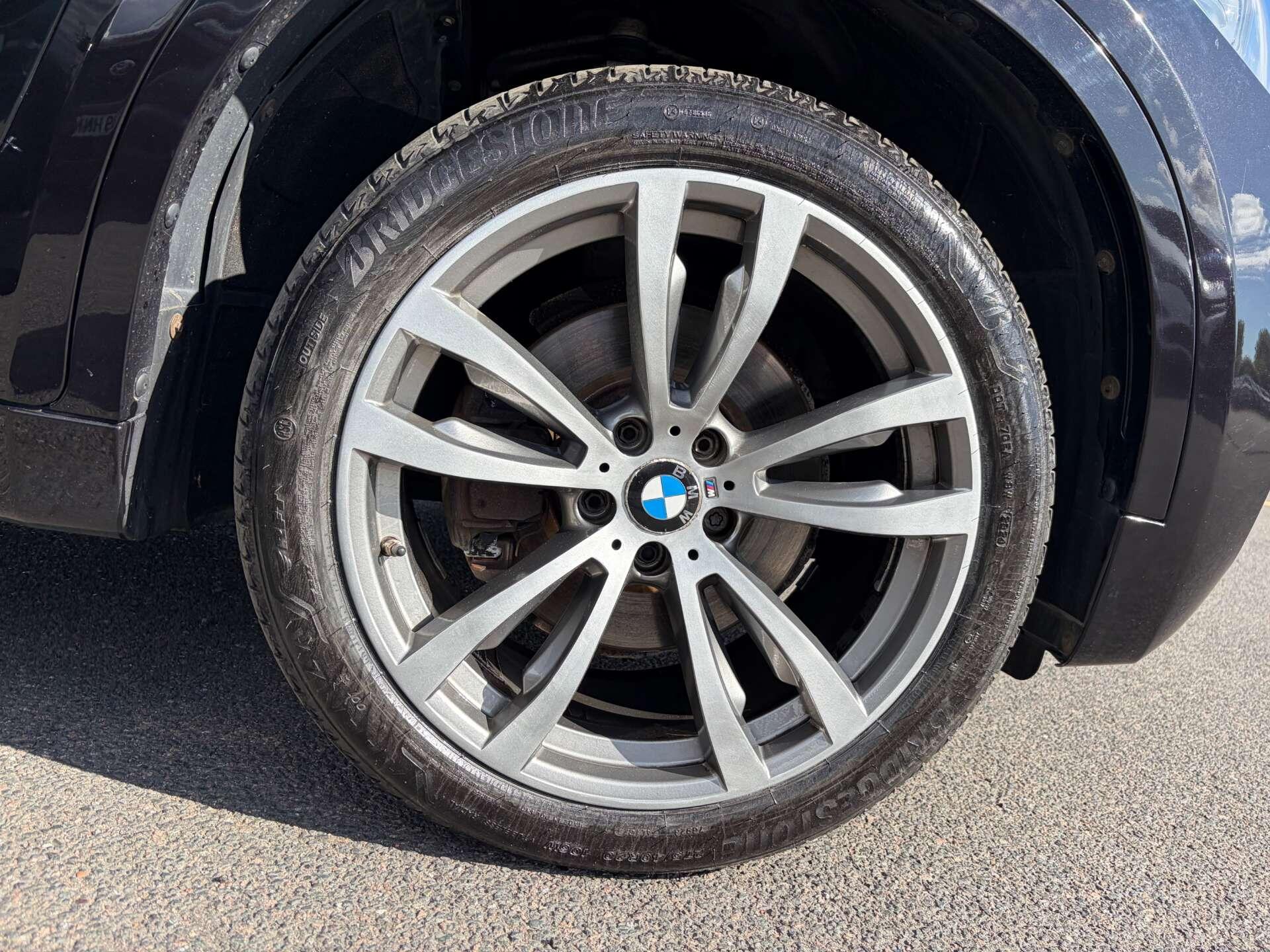 BMW X6 view 11