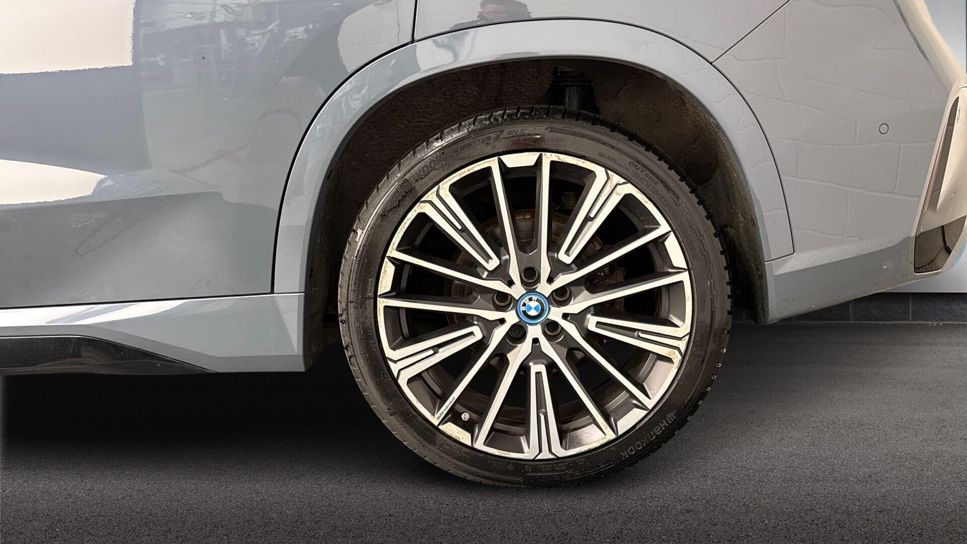 BMW Ix1 view 14
