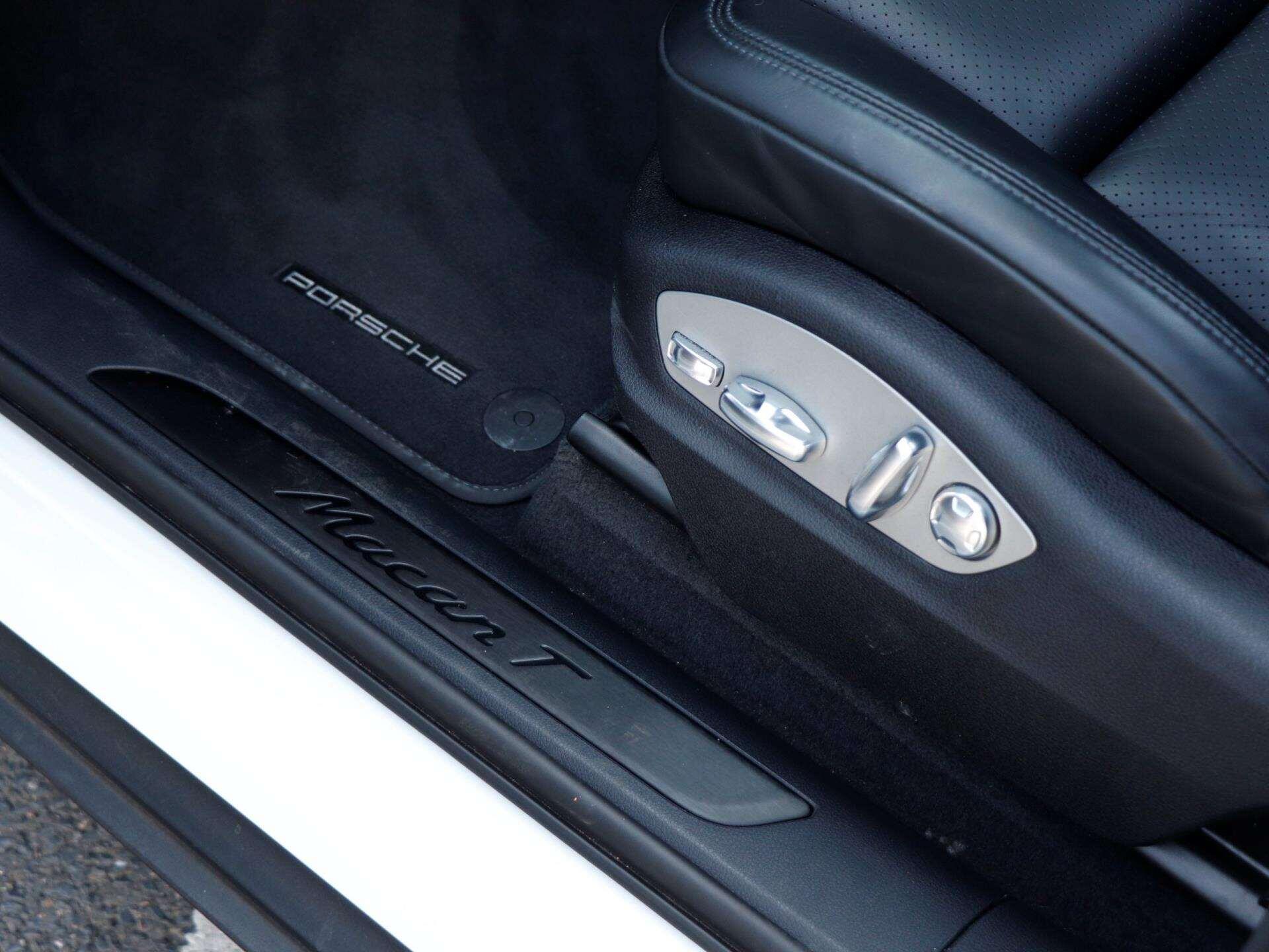 Porsche Macan view 27