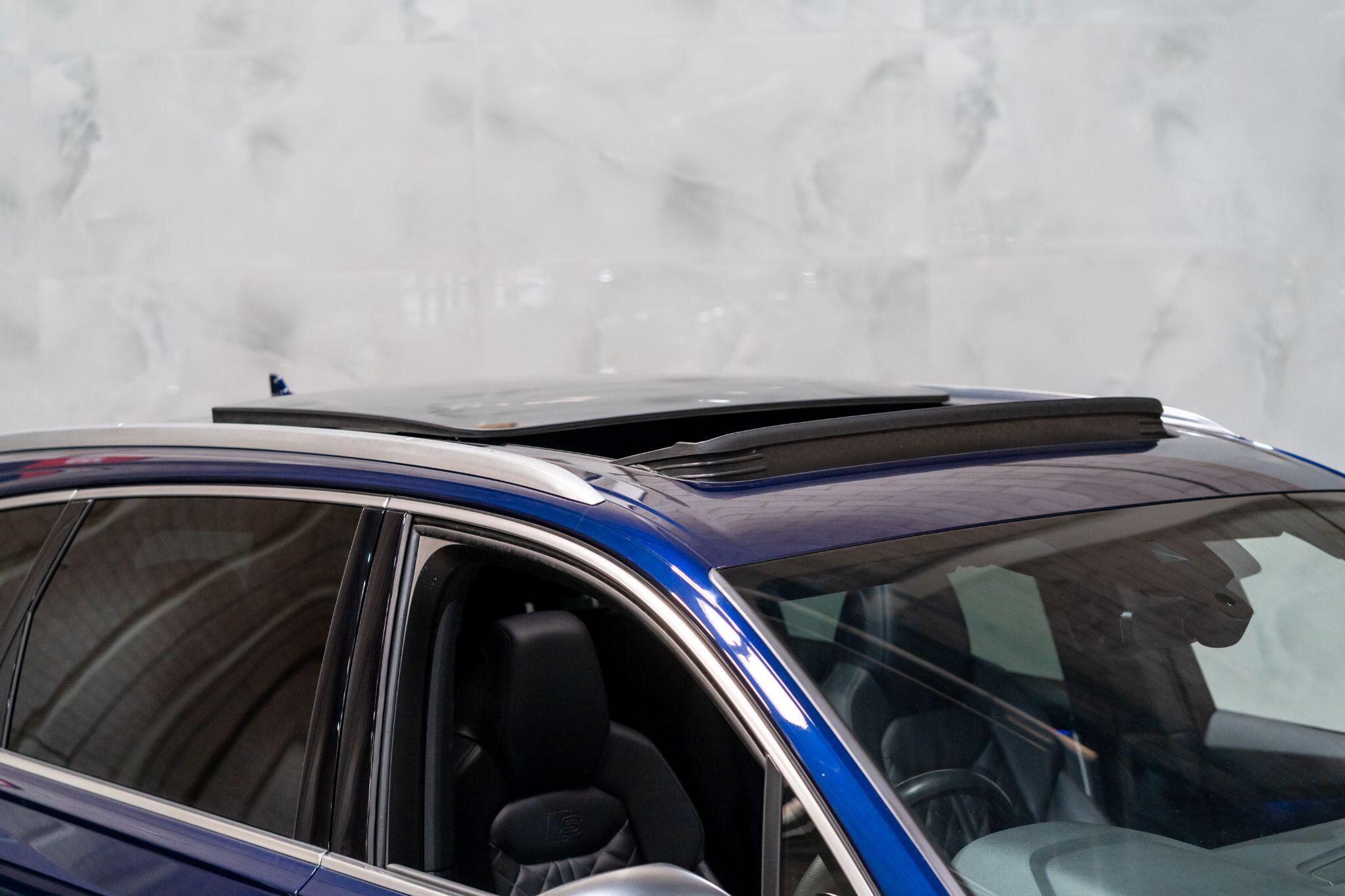 Audi SQ7 view 2