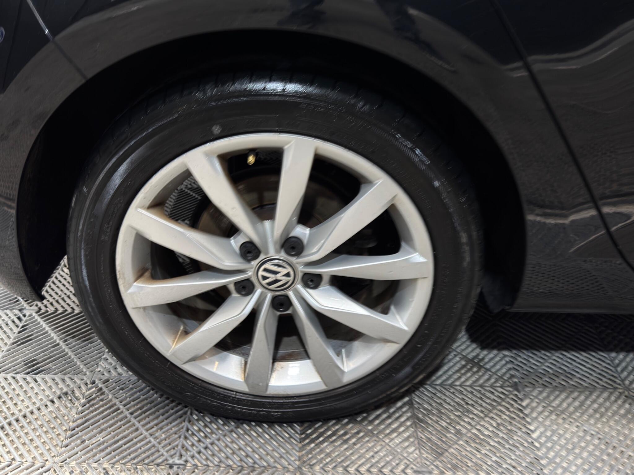 Volkswagen Golf view 61