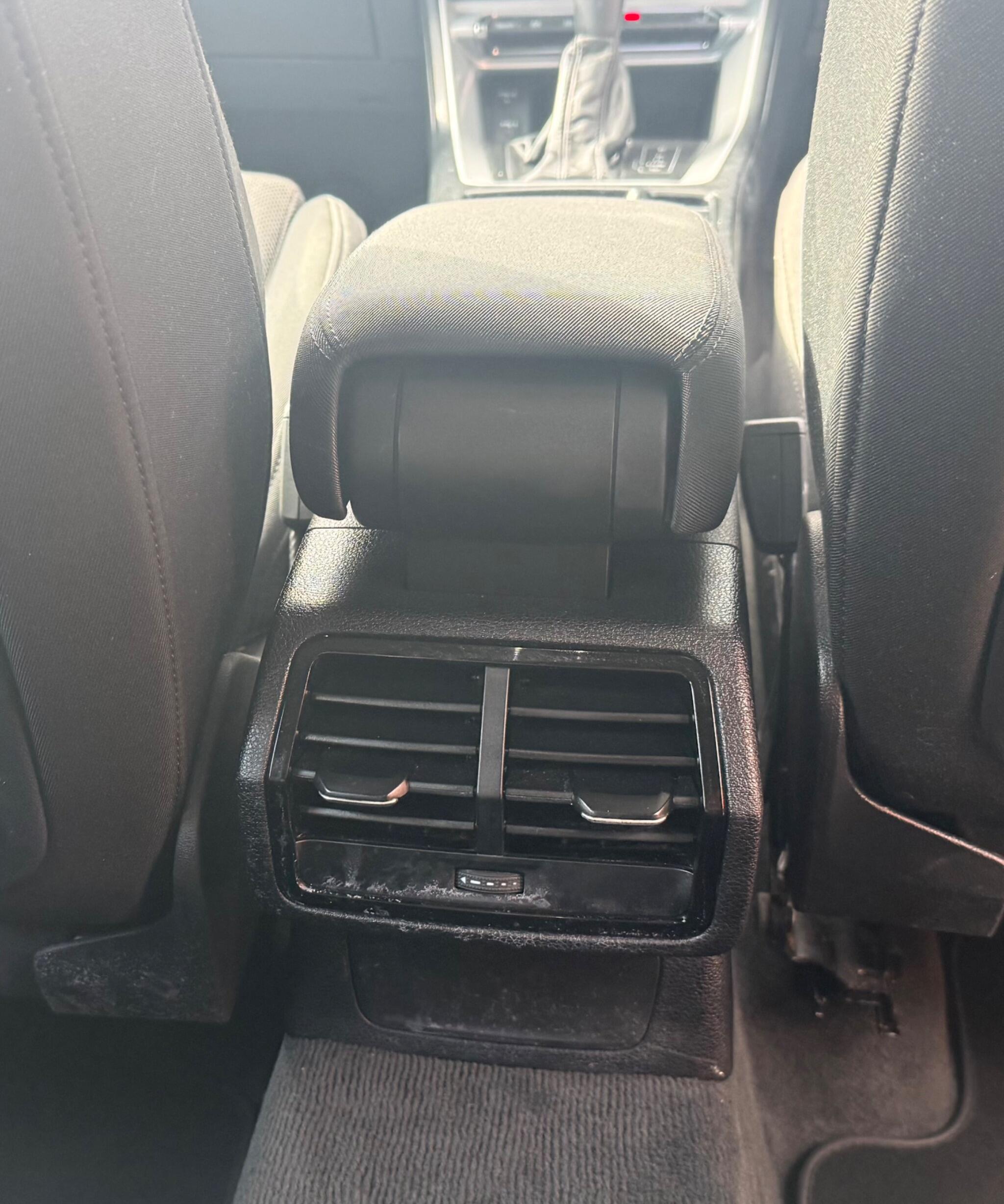 Audi Q3 view 24