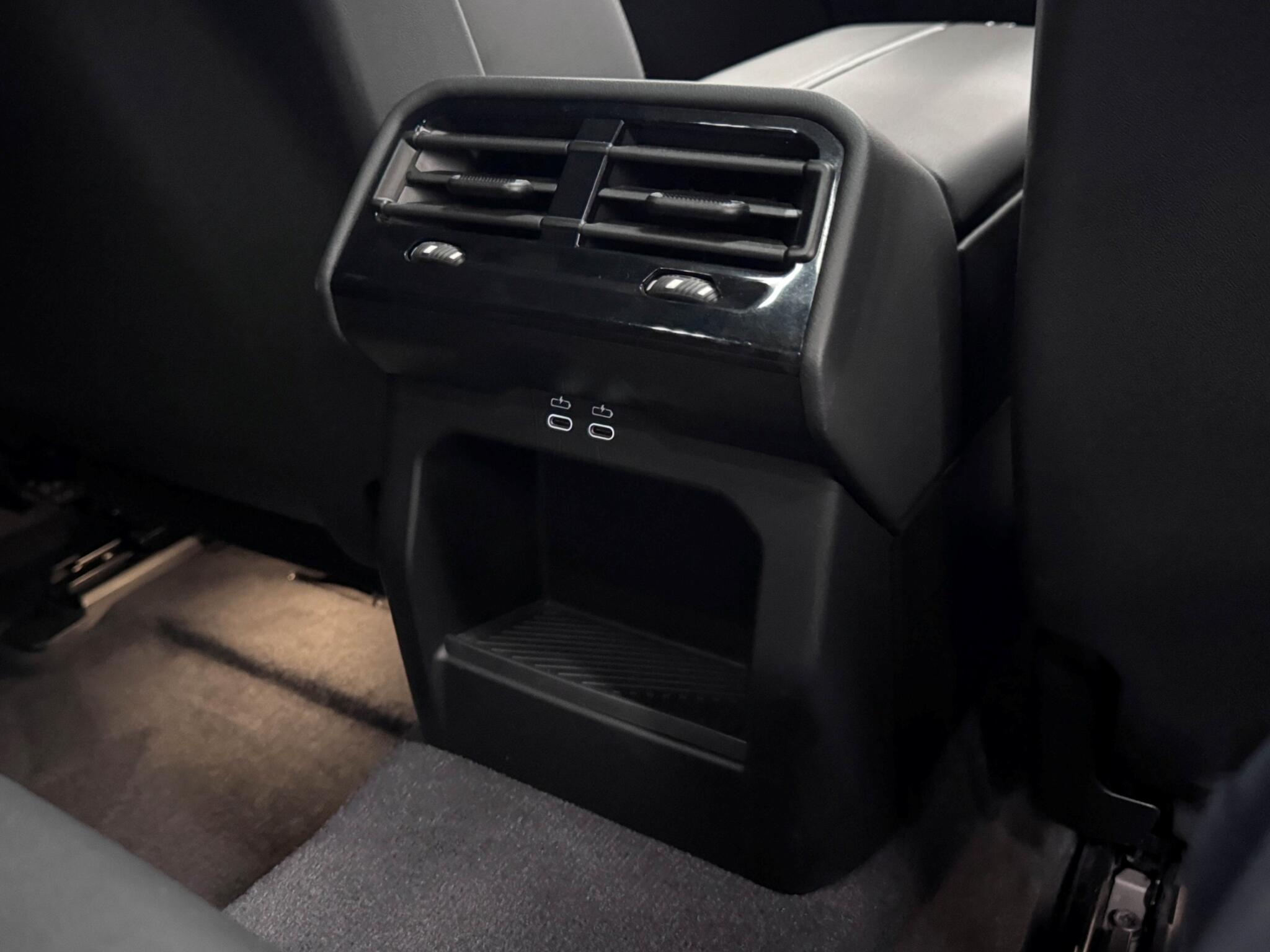 BMW 5 Series view 22