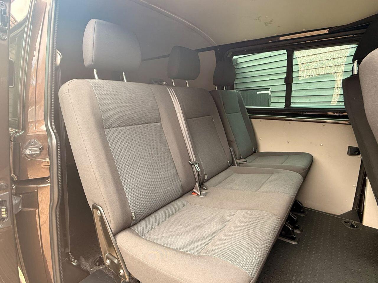Volkswagen Transporter view 13
