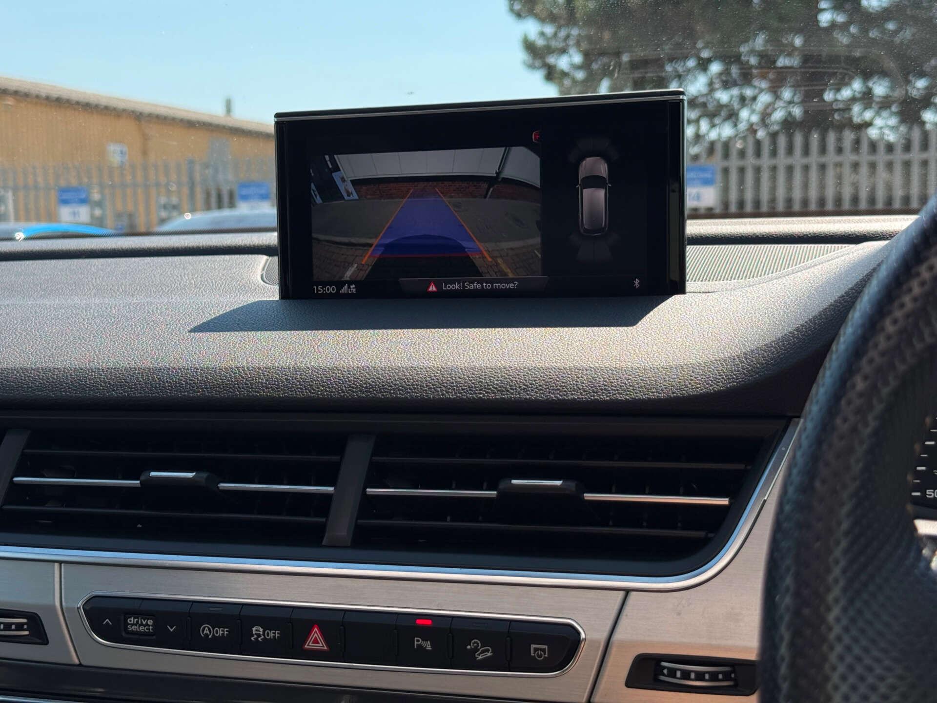 Audi Q7 view 64