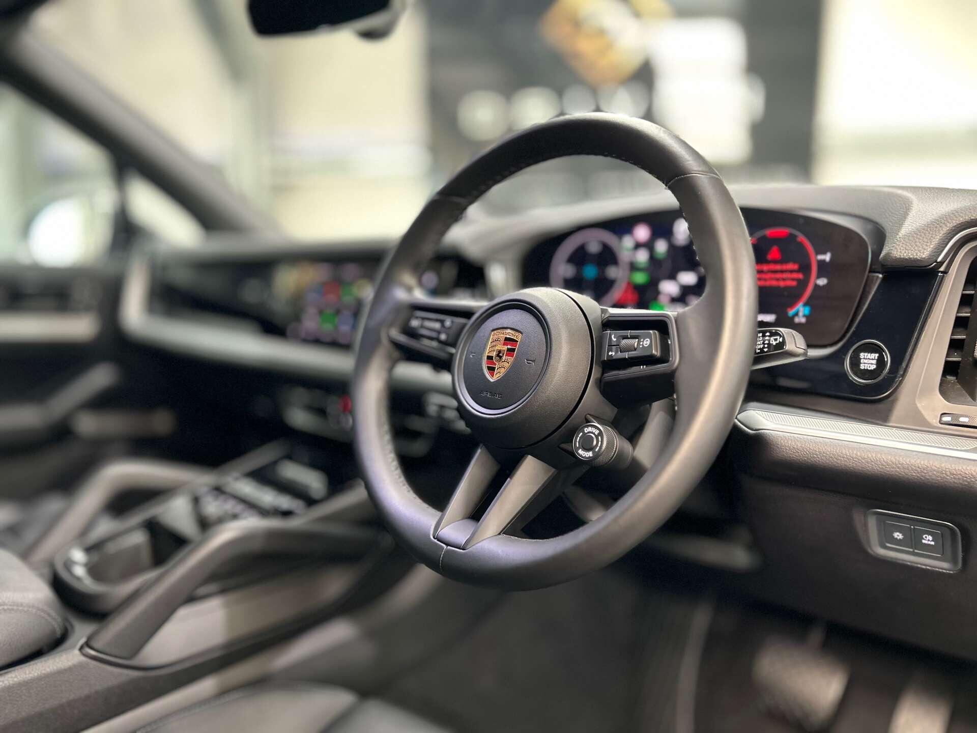 Porsche Cayenne view 27