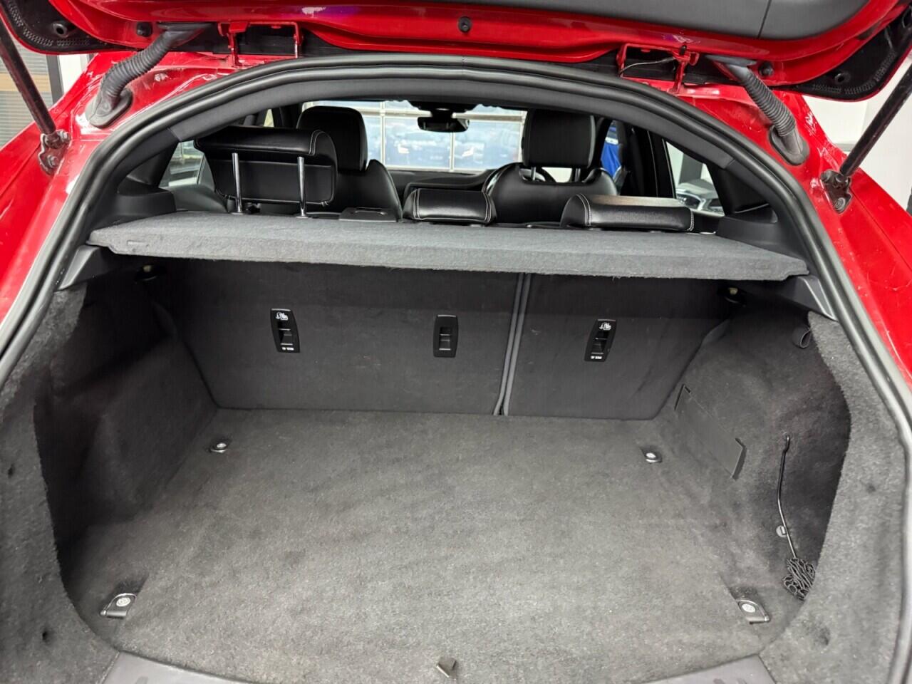 Jaguar E-Pace view 40