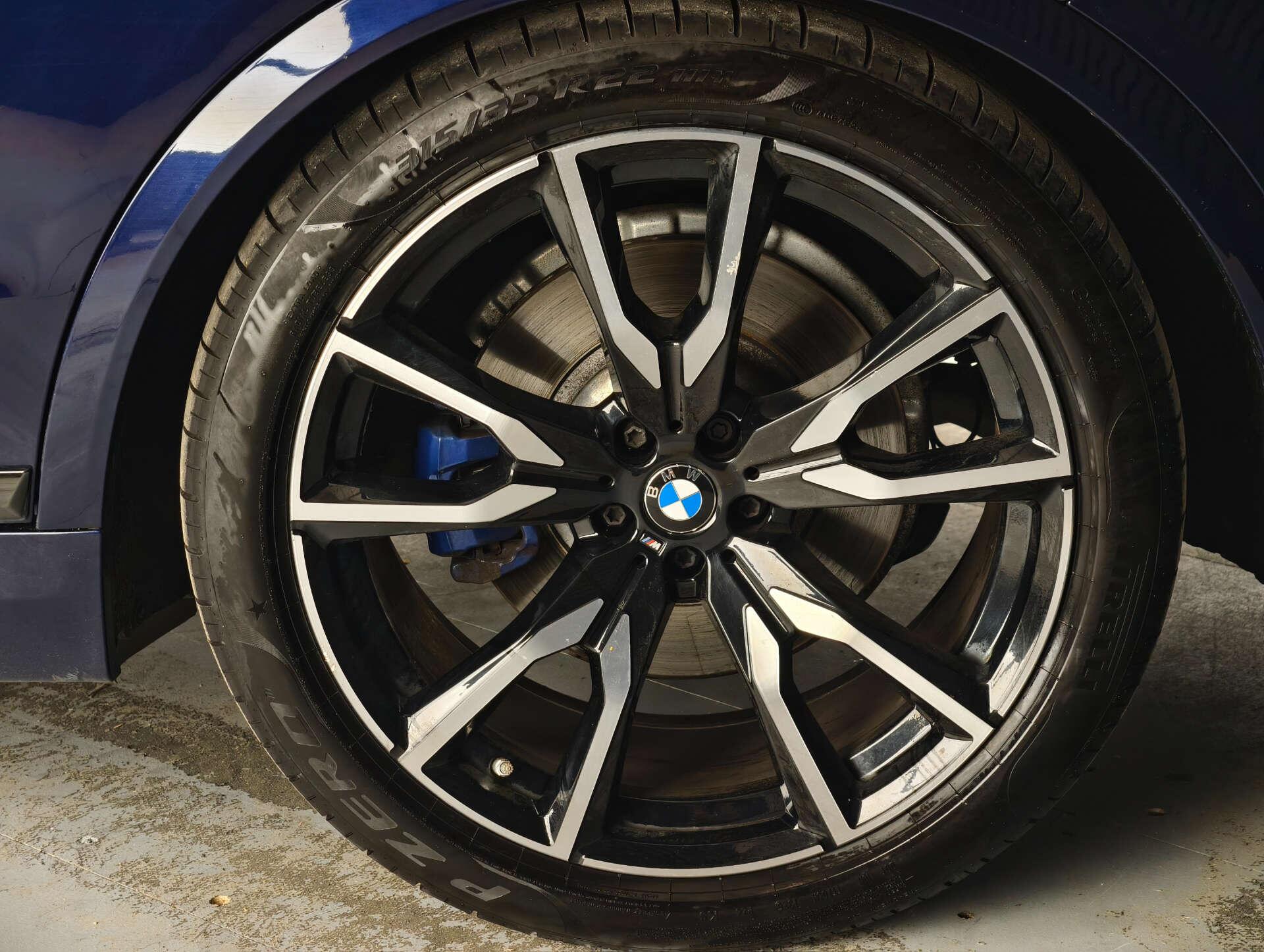 BMW X7 view 22