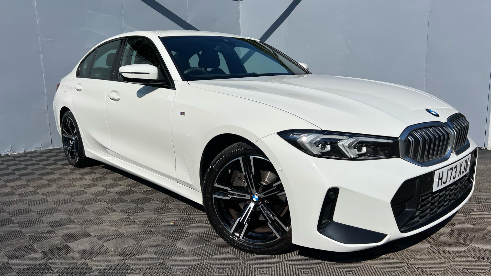 BMW 3 Series view 24