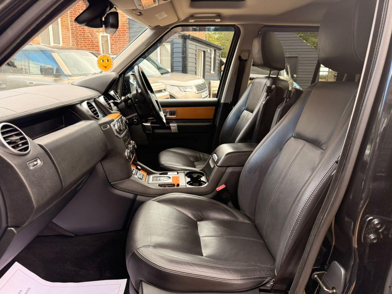Land Rover Discovery view 15