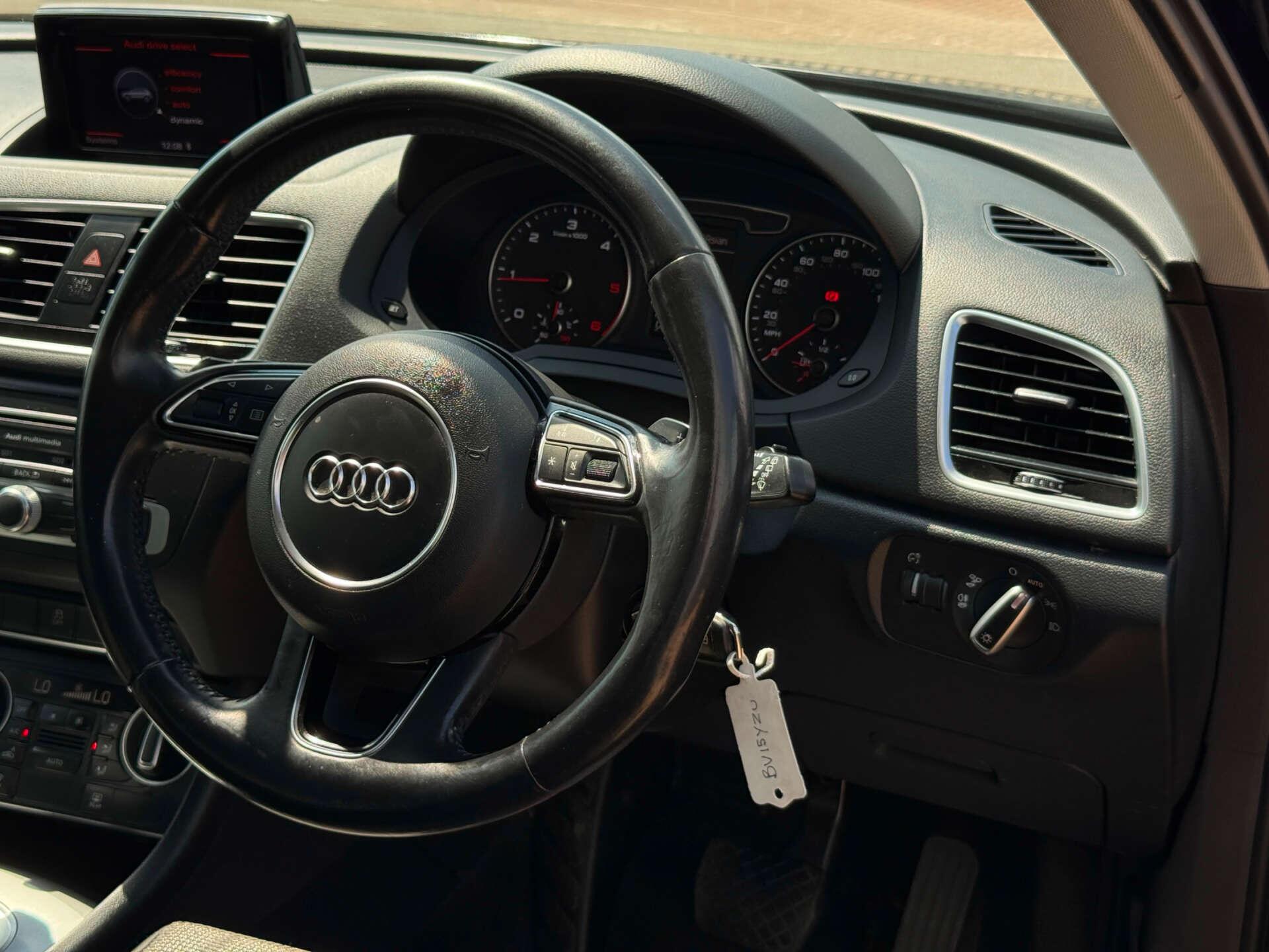 Audi Q3 view 50