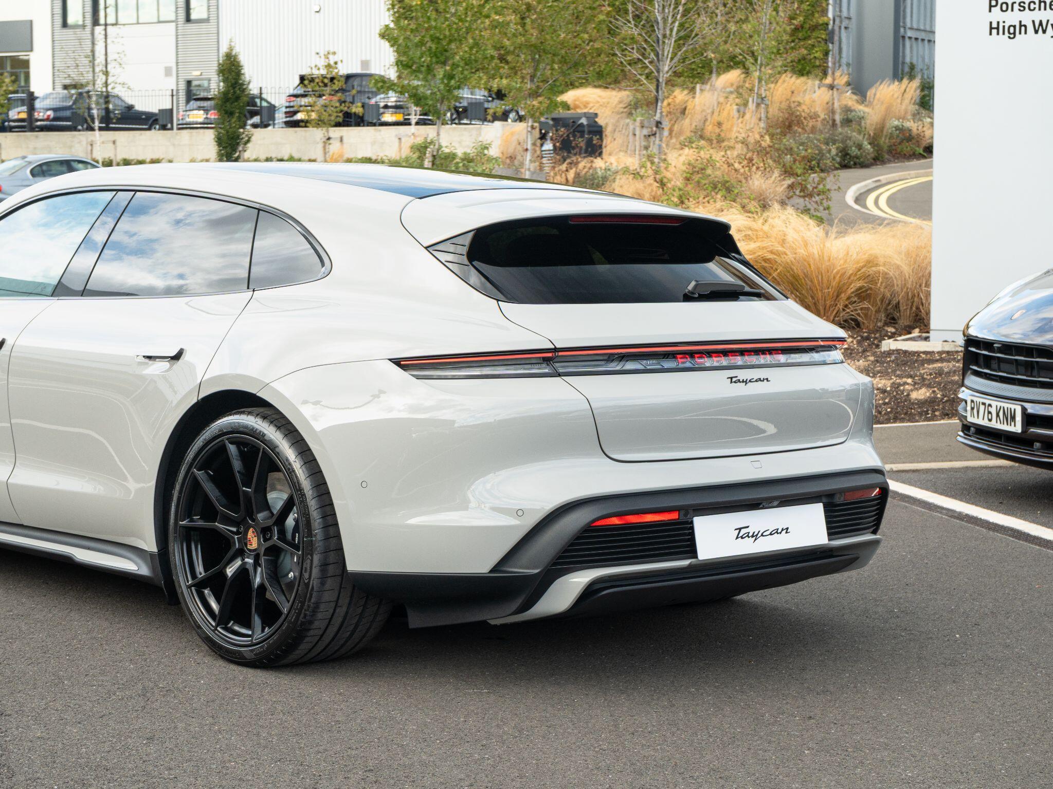 Porsche Taycan view 10