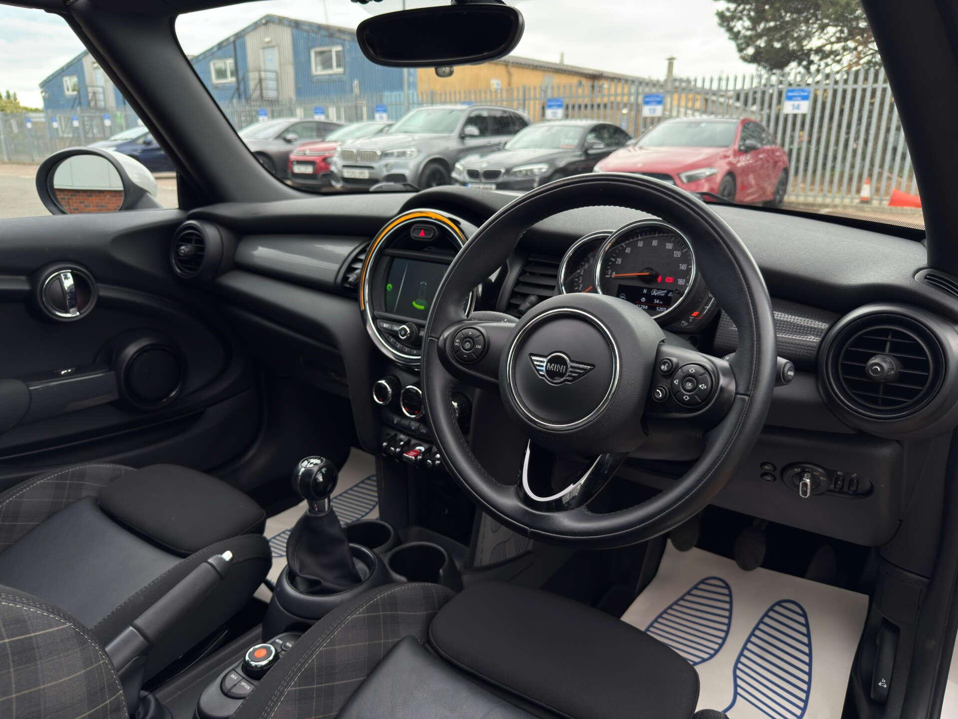 Mini Convertible view 19