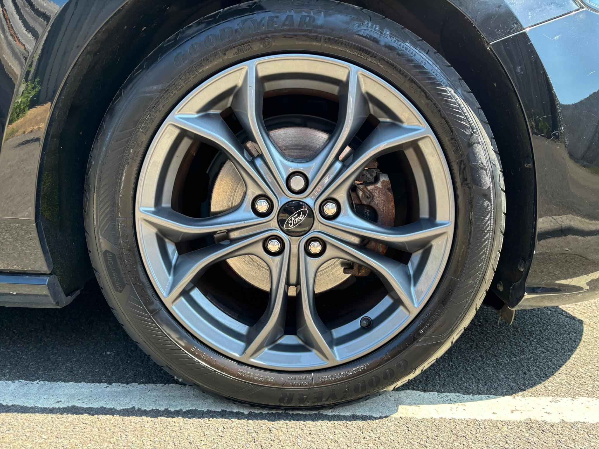 Ford Focus view 27