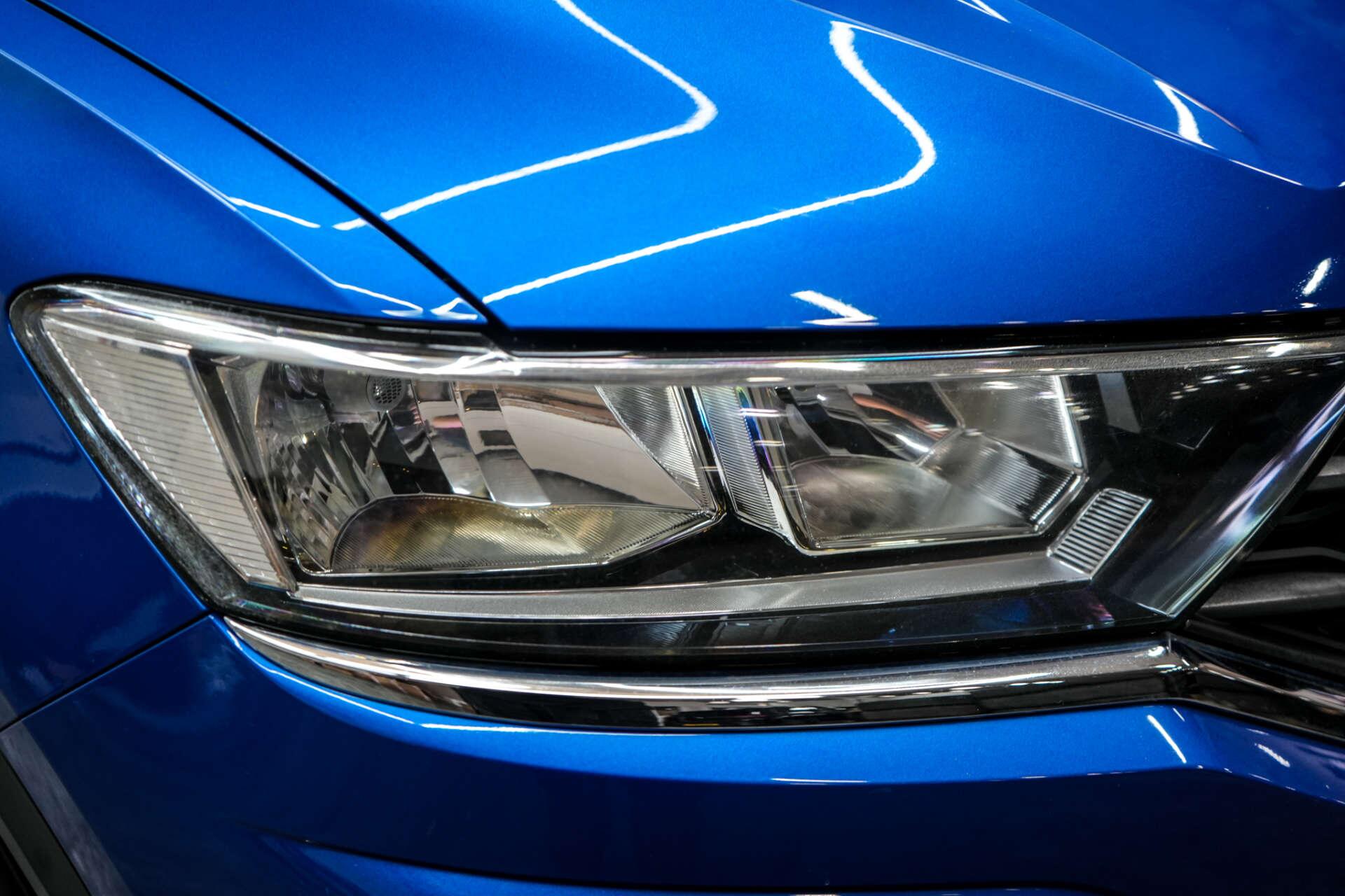 Volkswagen T-Roc view 6