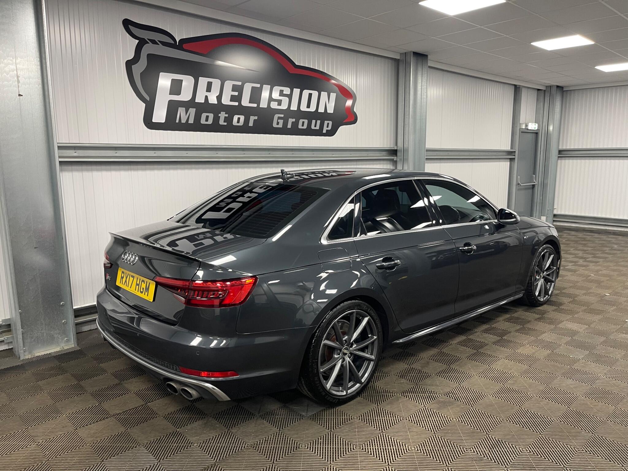 Audi S4 view 28