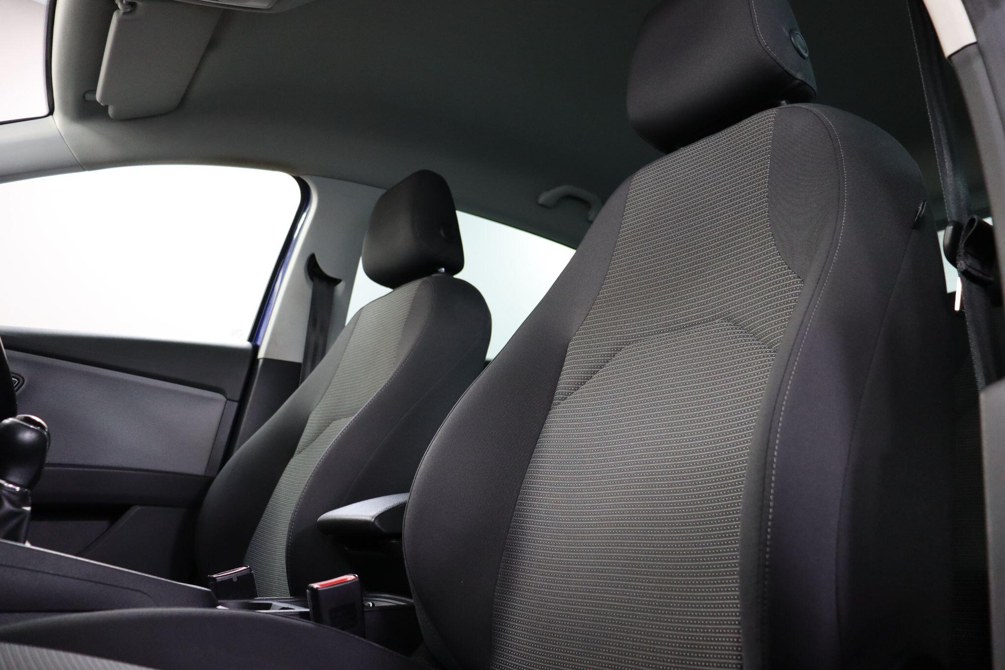 SEAT Leon view 35