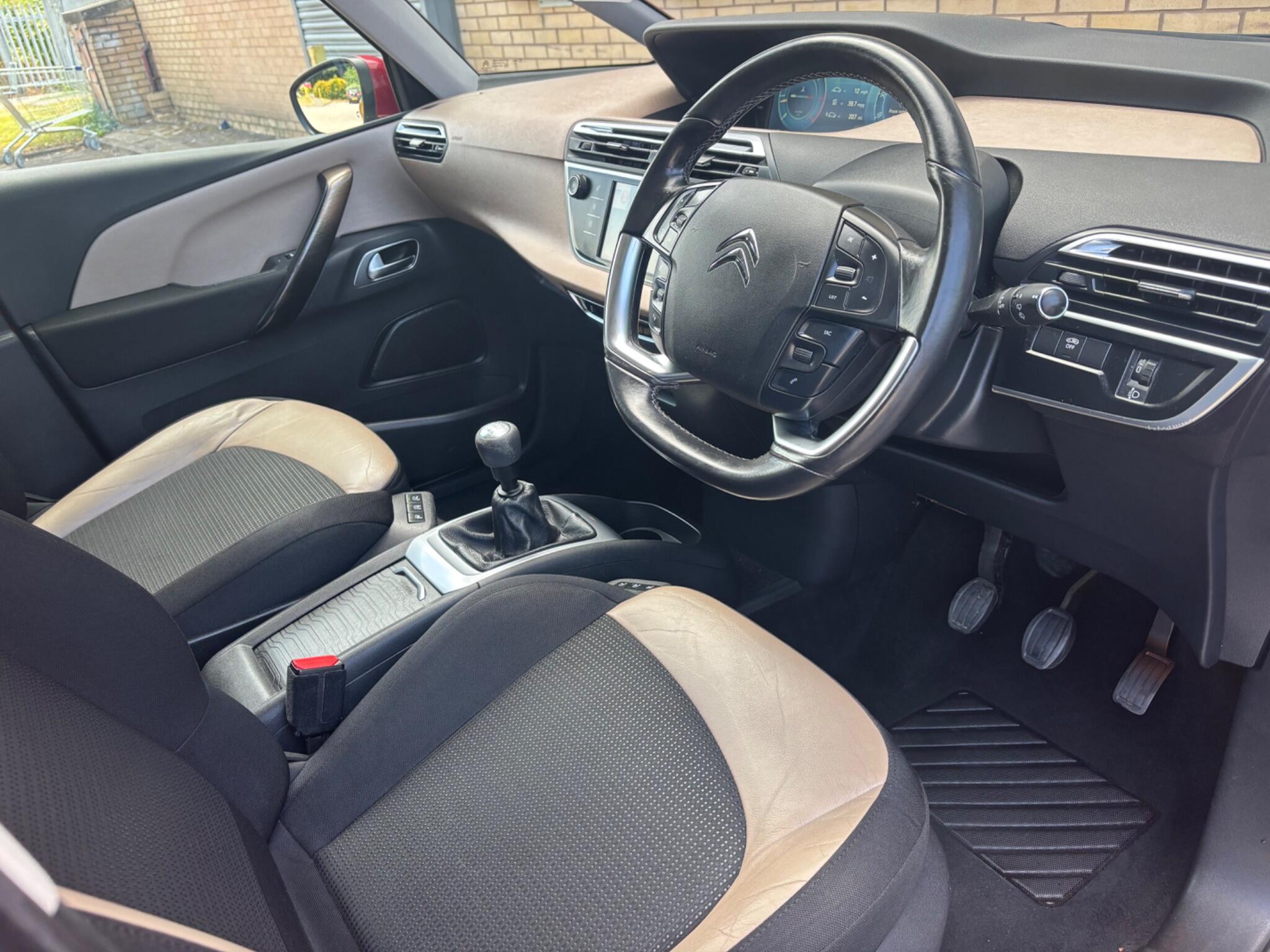 Citroen C4 Picasso view 29