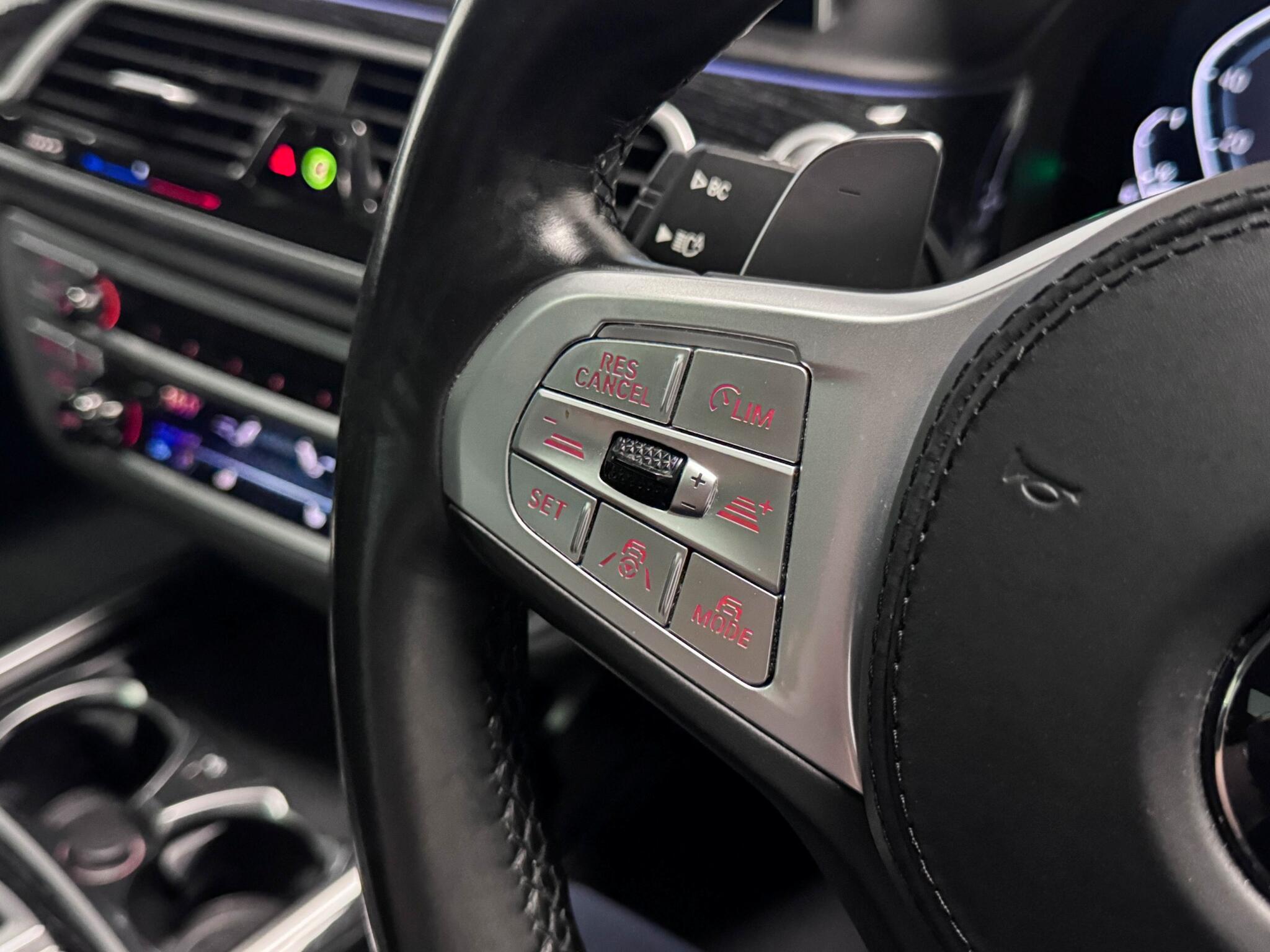 BMW 7 Series view 14