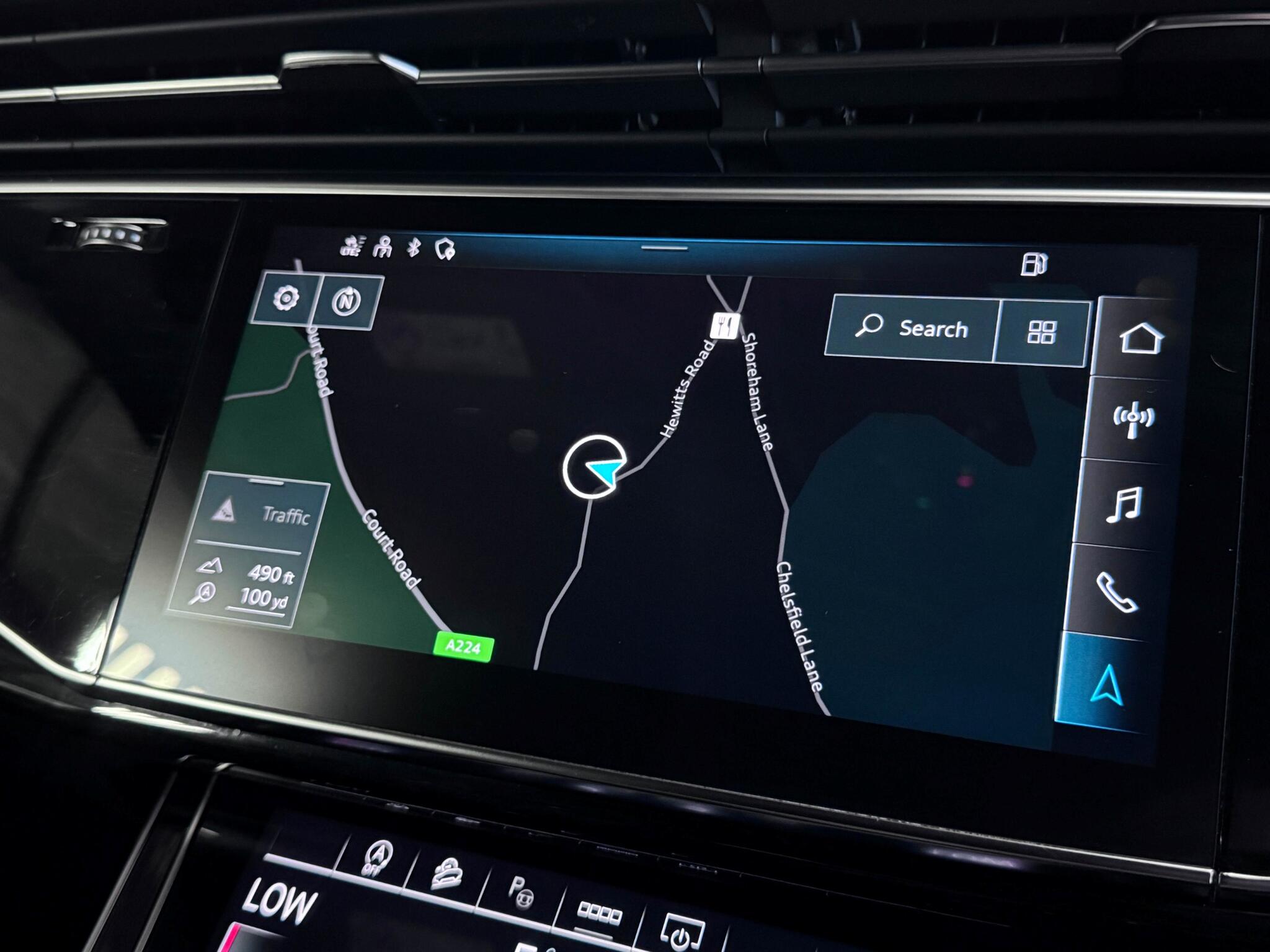 Audi Q8 view 7