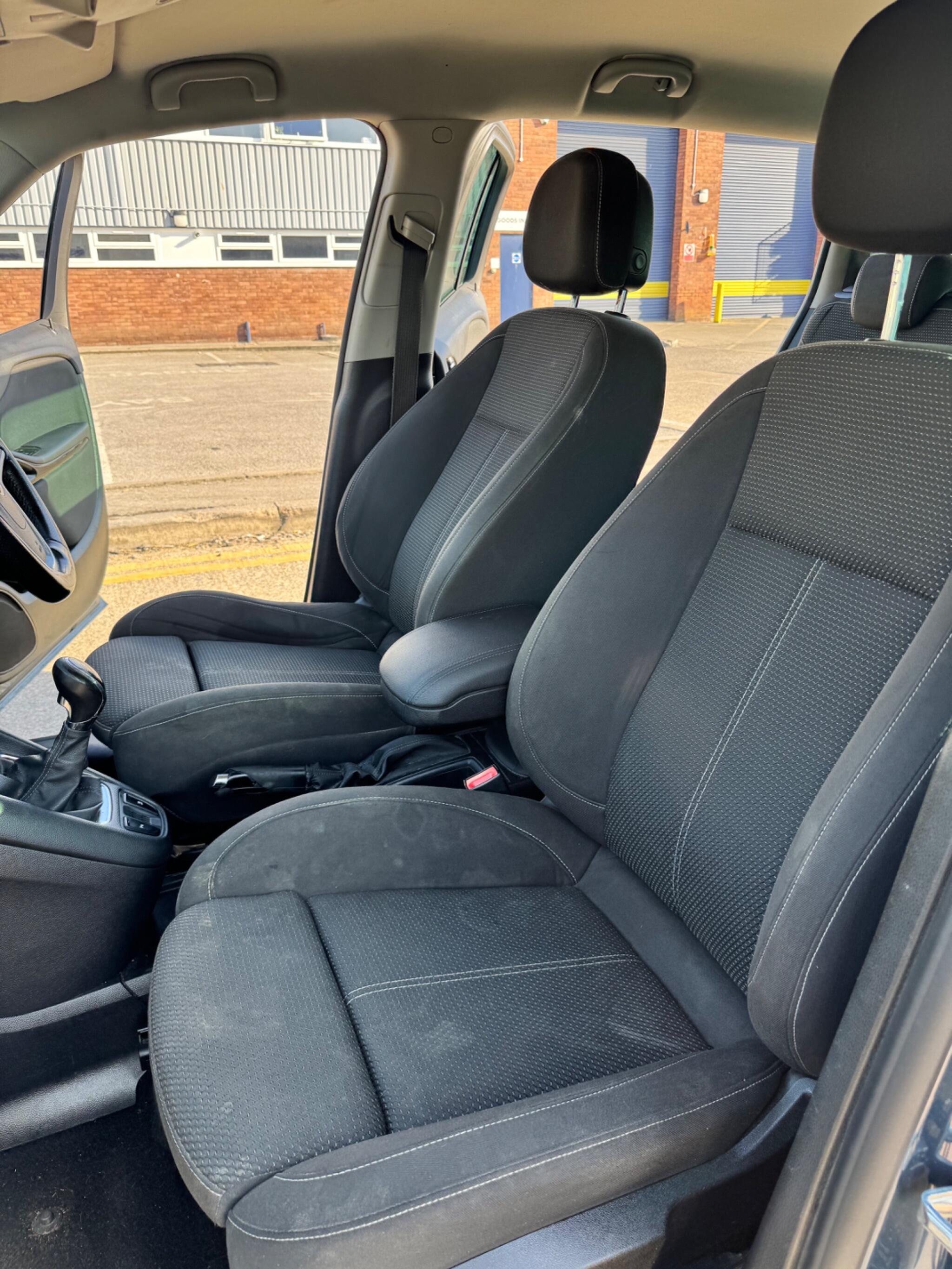 Vauxhall Zafira Tourer view 49