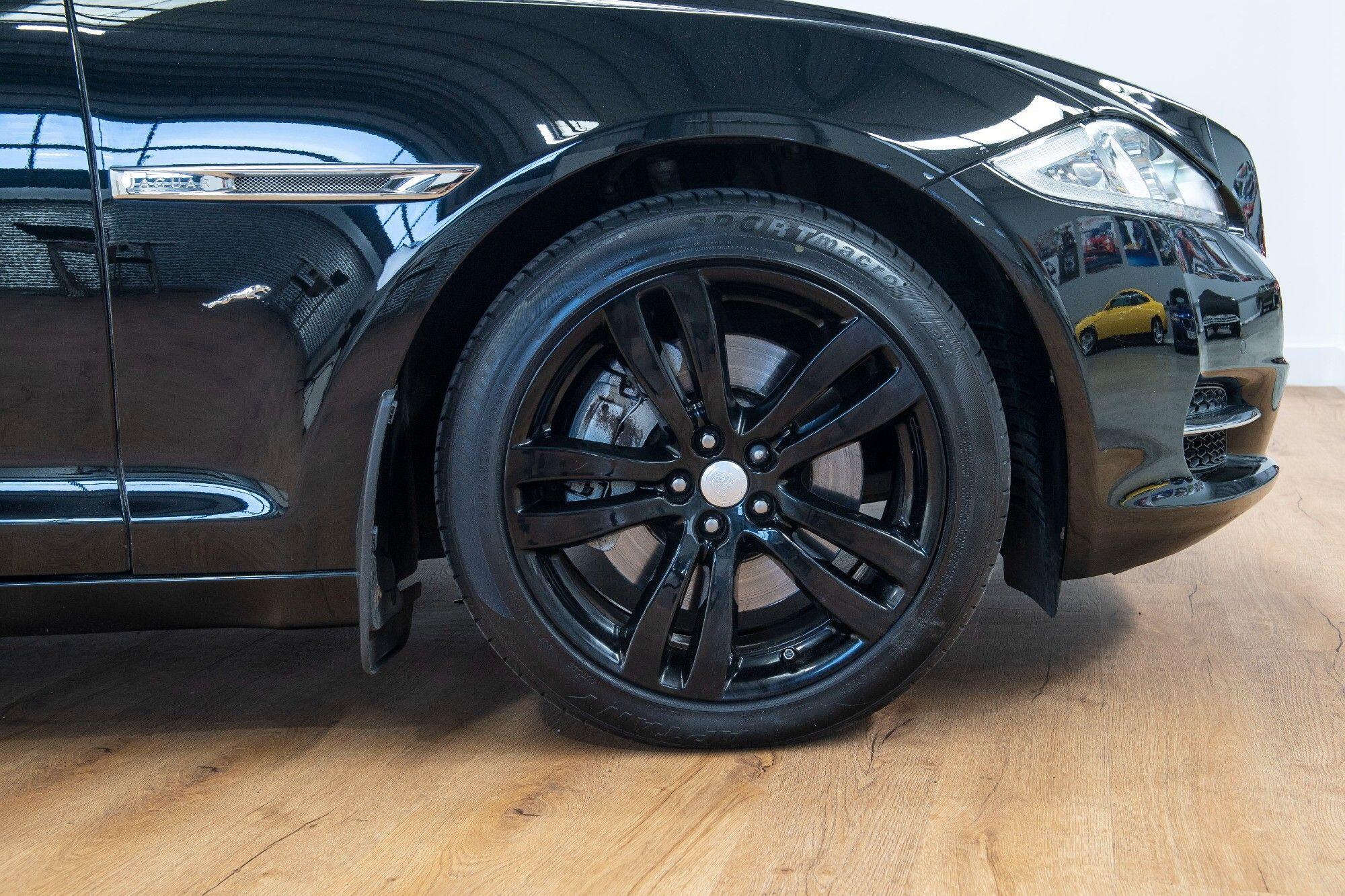 Jaguar XJ view 9