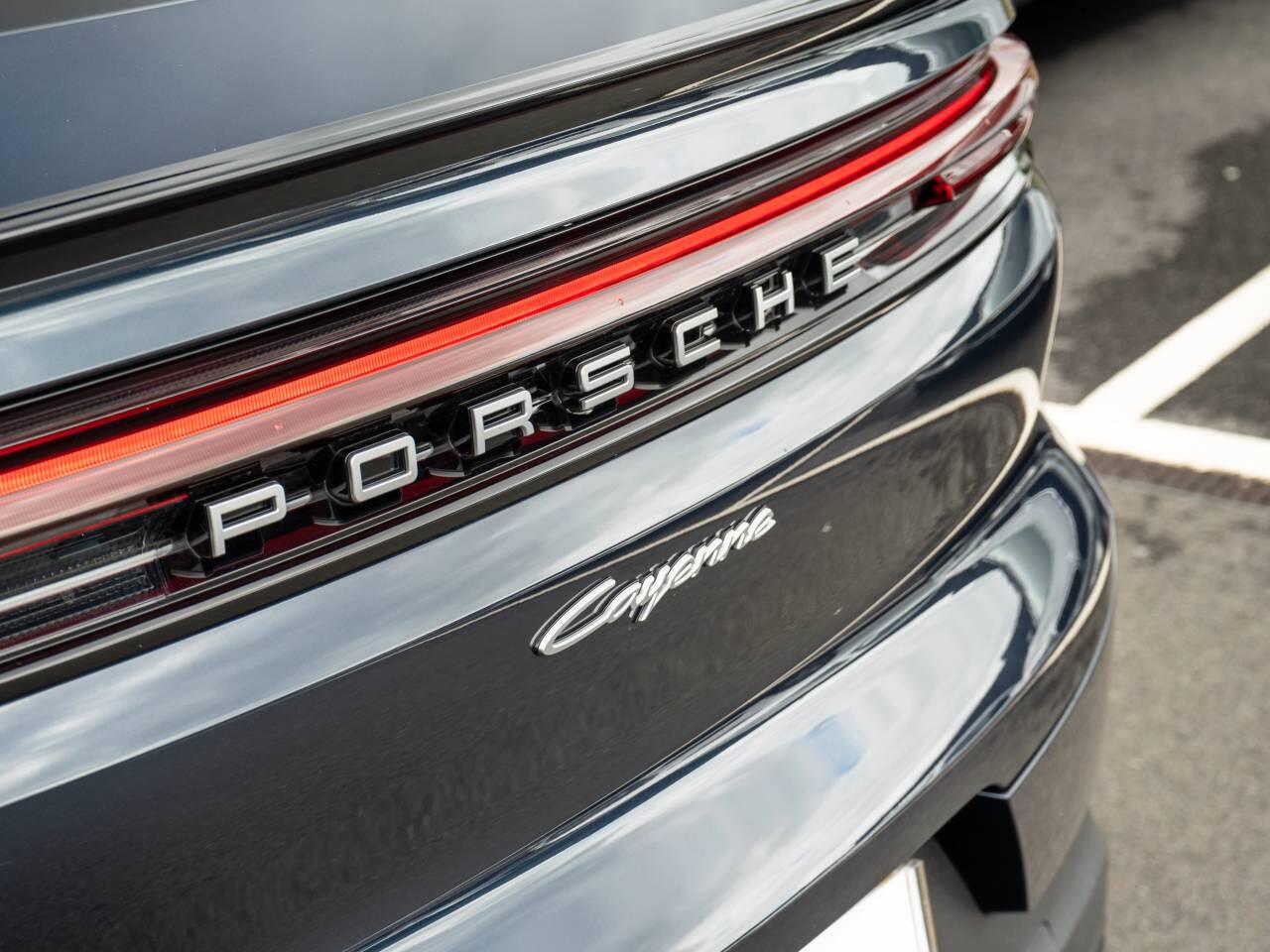 Porsche Cayenne view 9