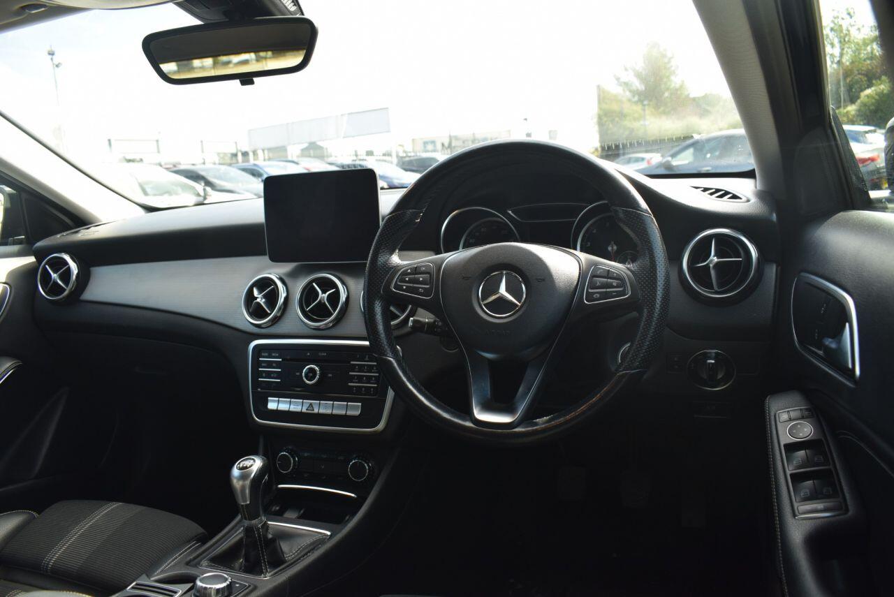 Mercedes-Benz Gla view 17