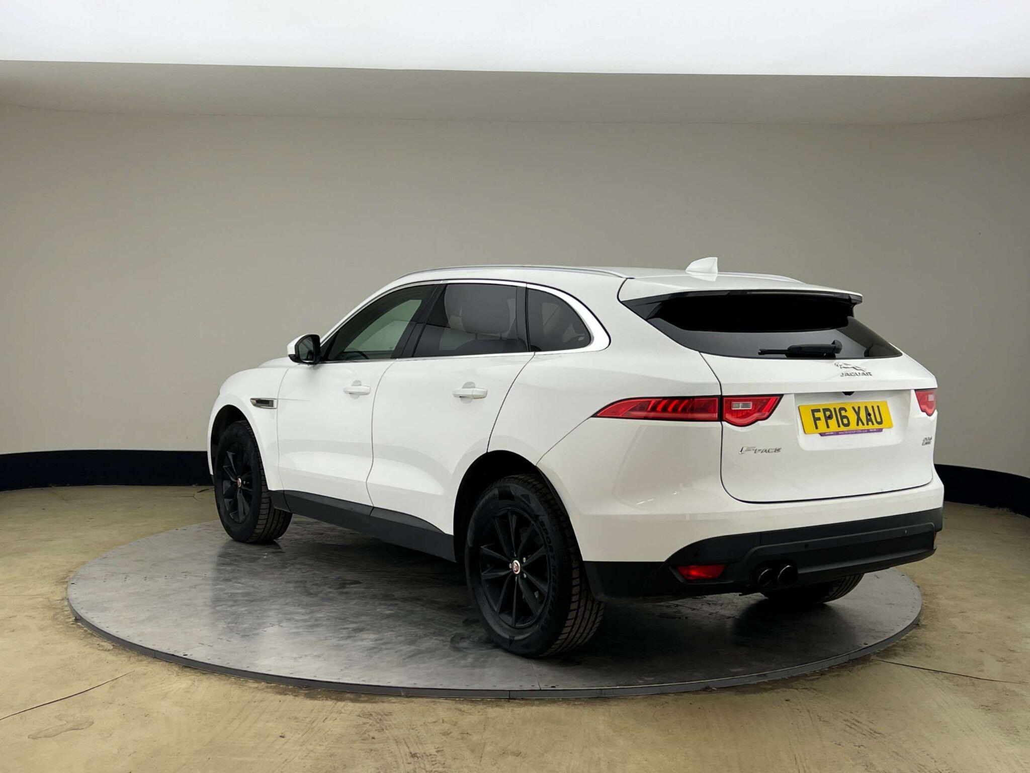 Jaguar F-Pace view 7