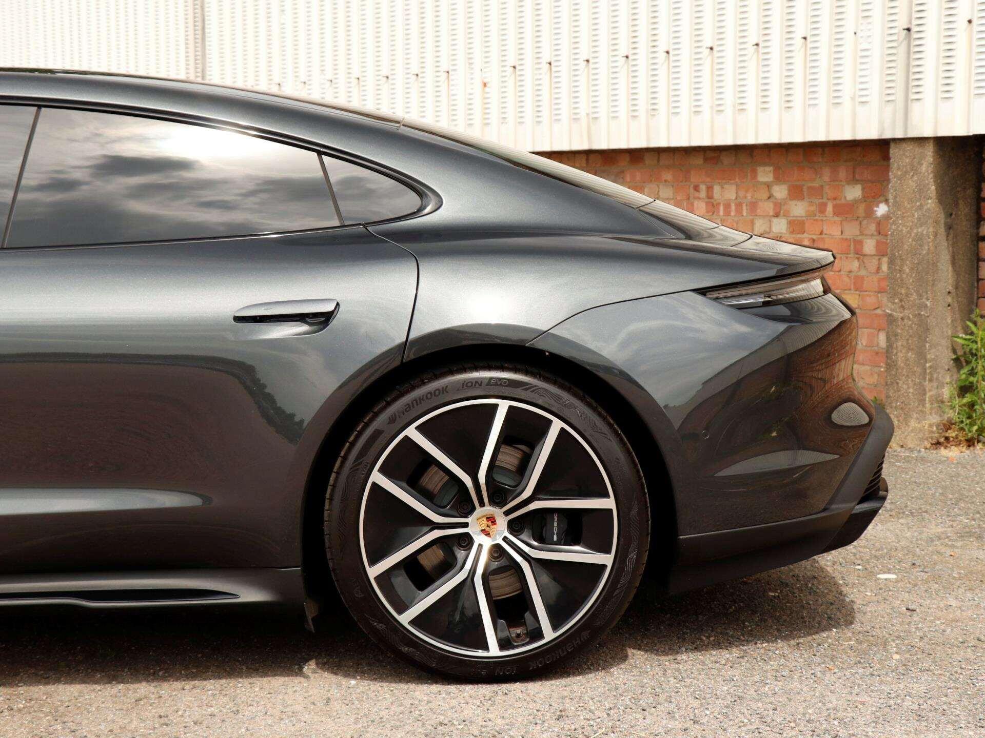 Porsche Taycan view 33